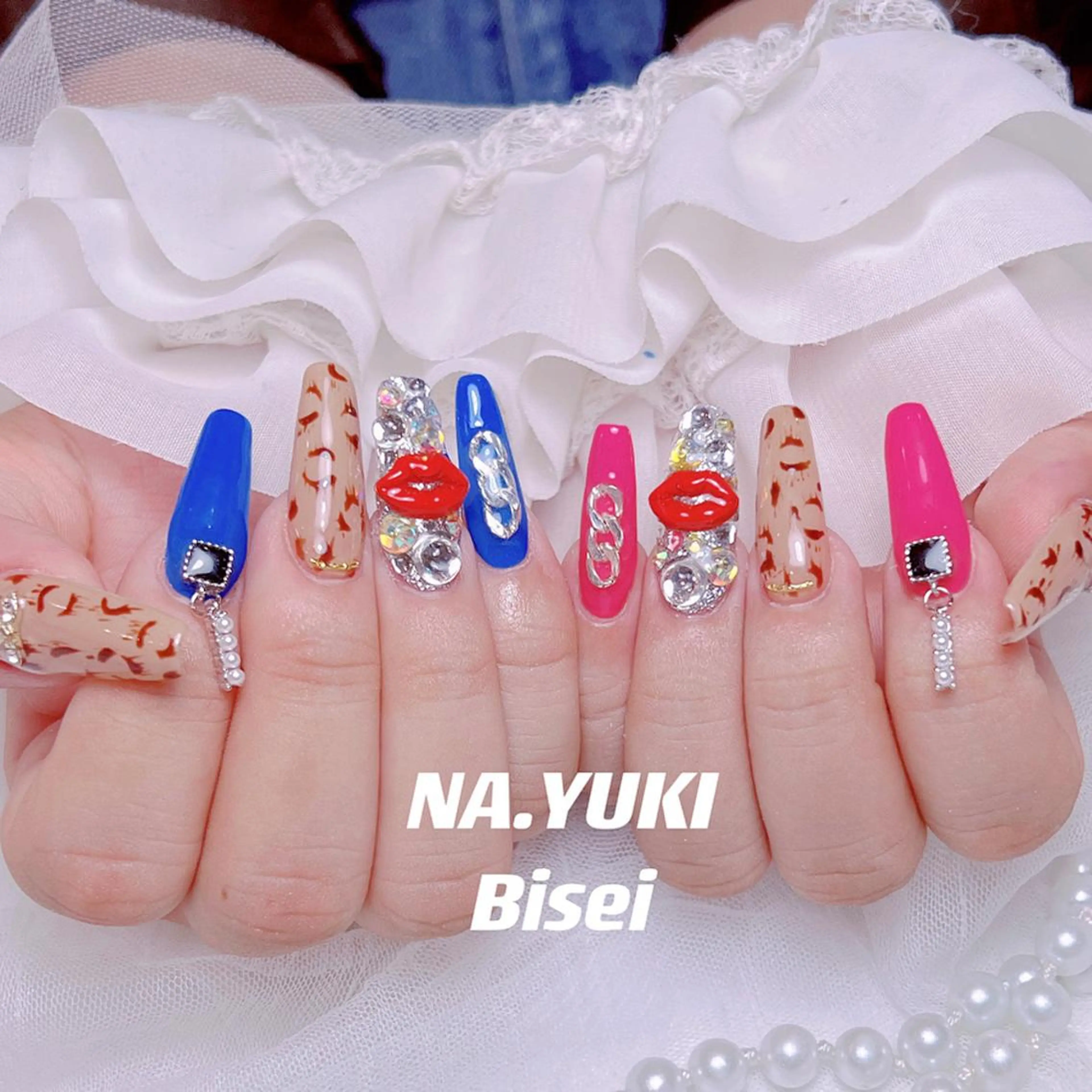 ネイル 🦋 Queenieのネイルデザイン