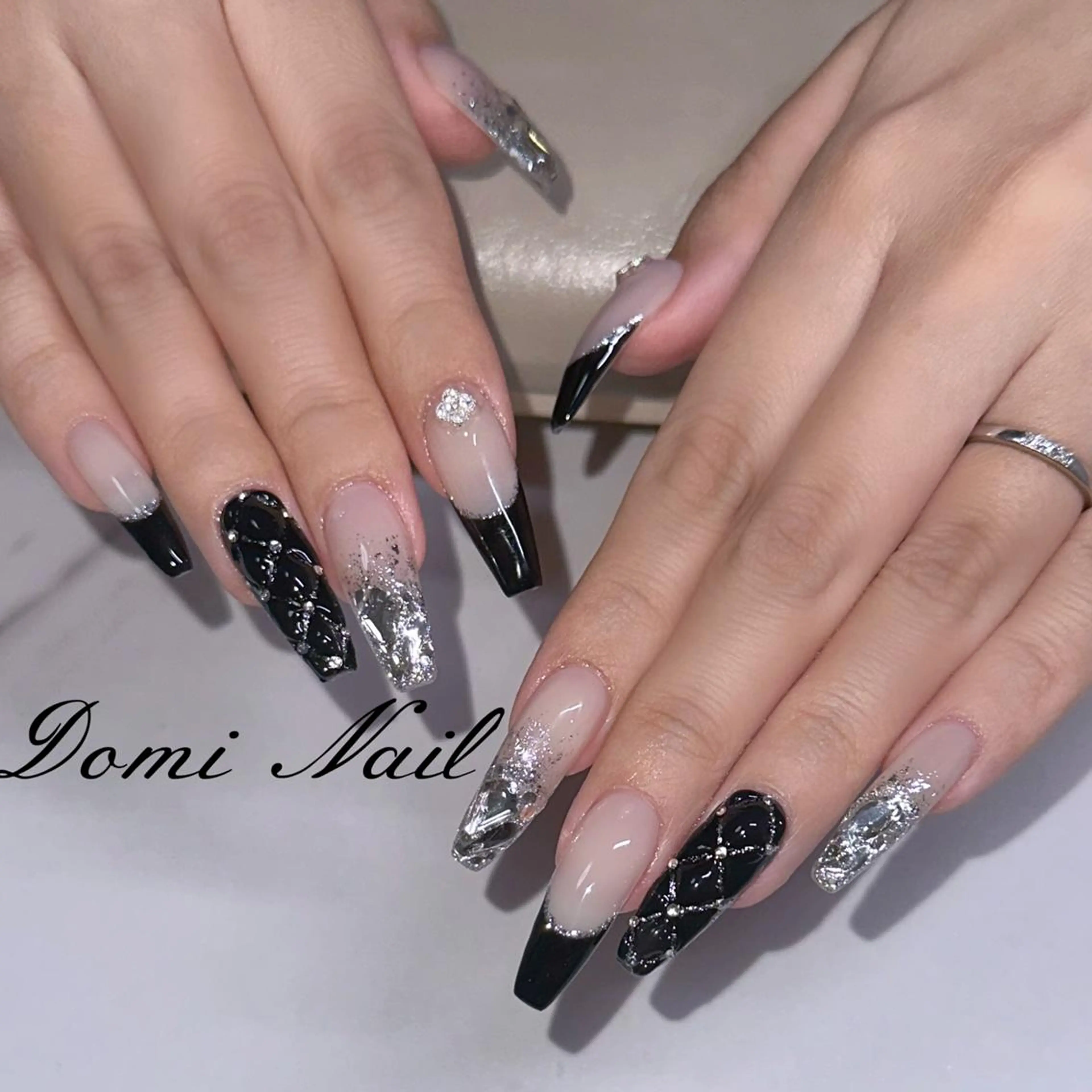 ネイル ロングネイル ネイルチップ ハンドネイル 渋谷 Domi Nailのネイルデザイン