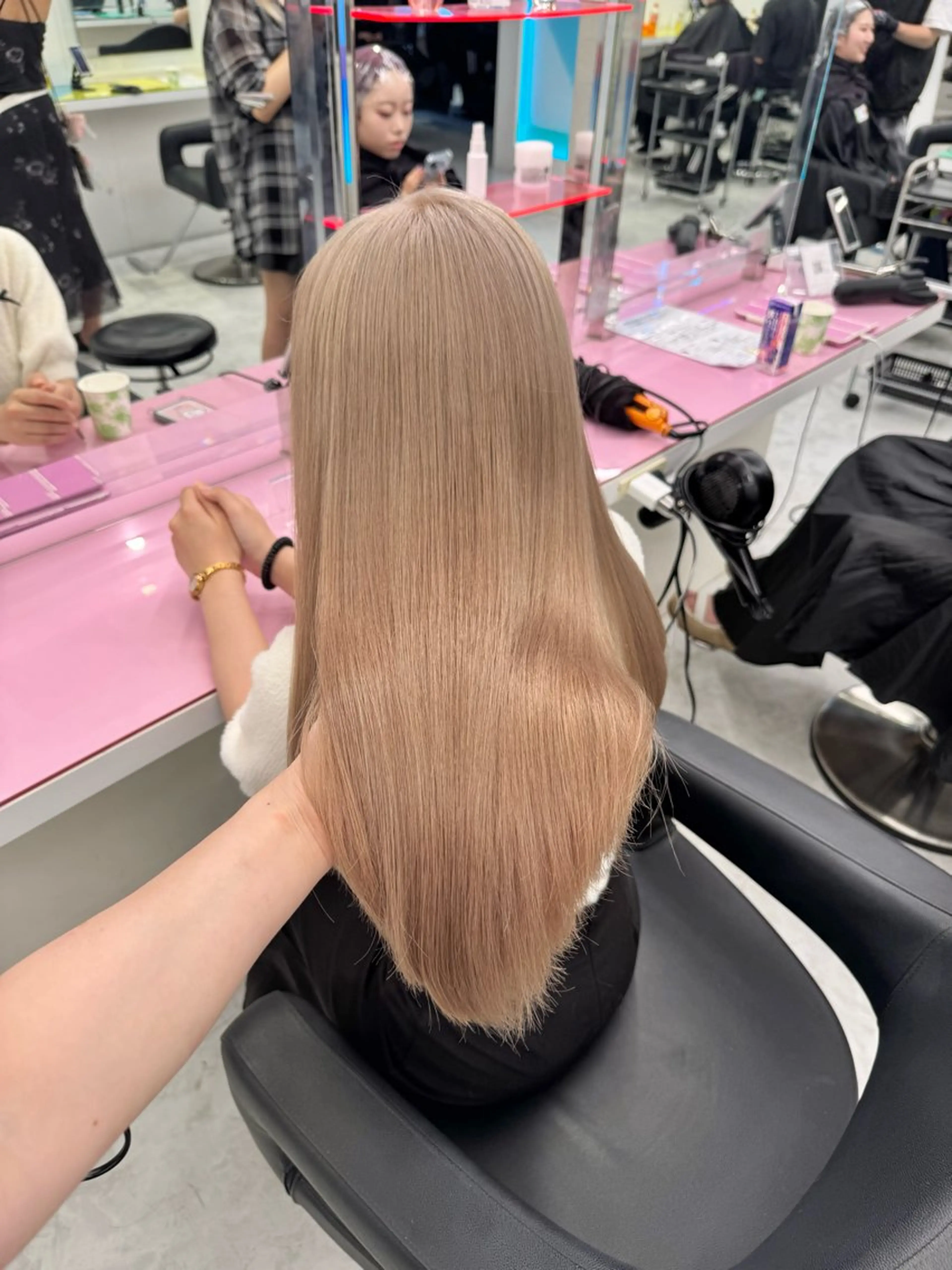 カラー ミルクティーベージュ 🤍Yumeのヘアスタイル
