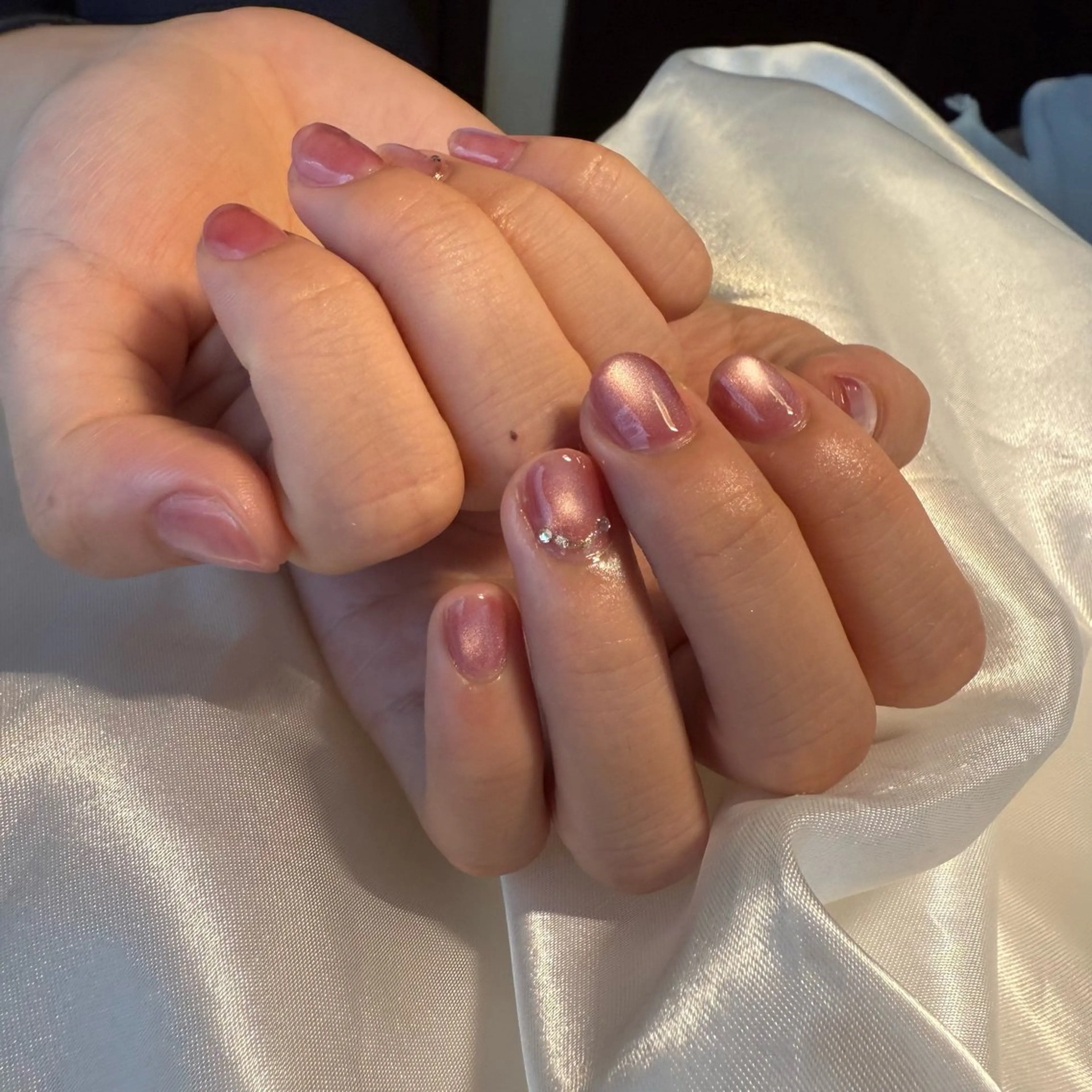 ネイル 氷ネイル・うるうるネイル マグネットネイル ピンク bylily yuriのネイルデザイン