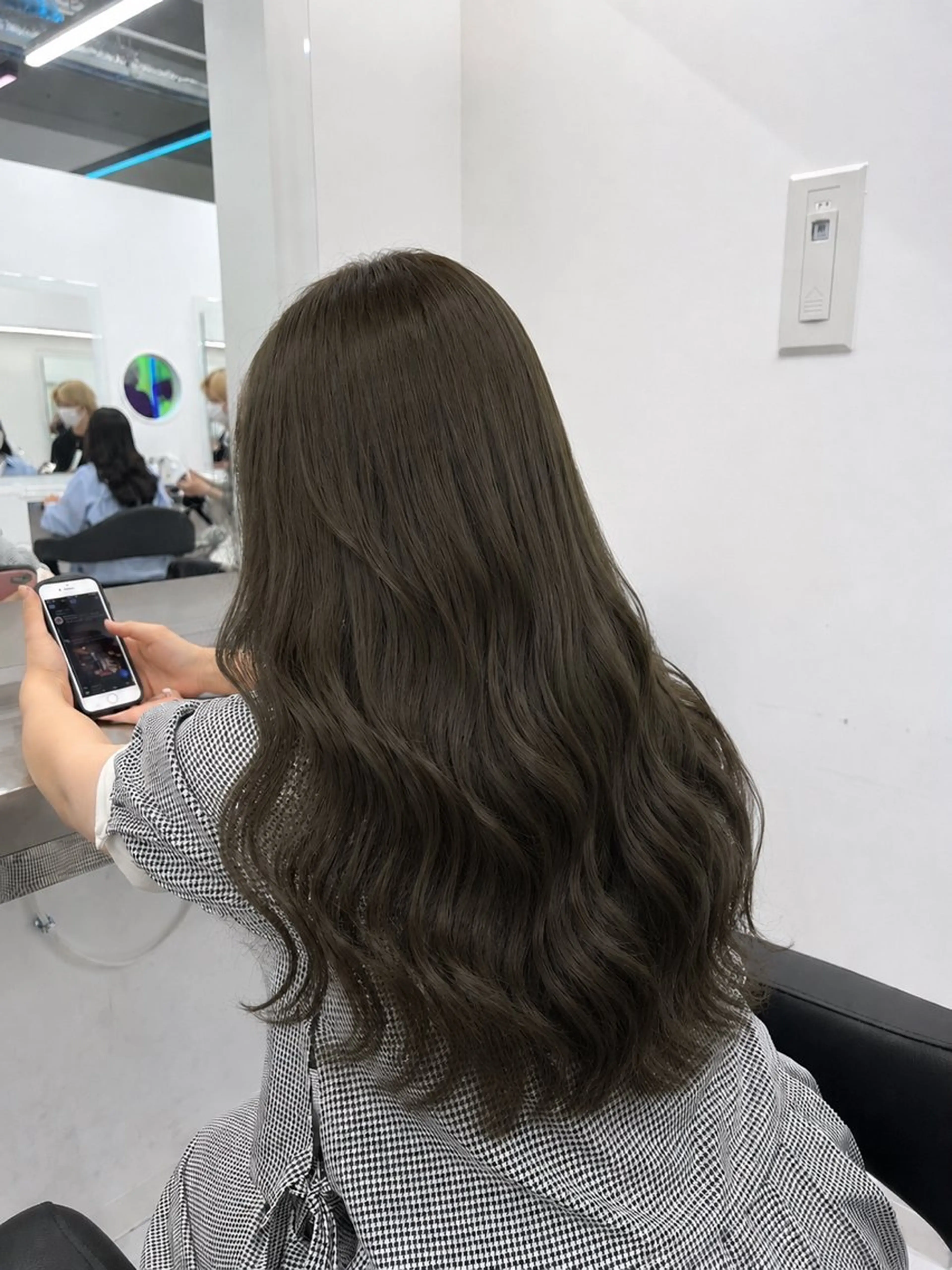 赤み・オレンジ味が気になる方にオススメ💖ワンカラーで叶う透明感たっぷりオリーブグレージュ🫒✨の写真