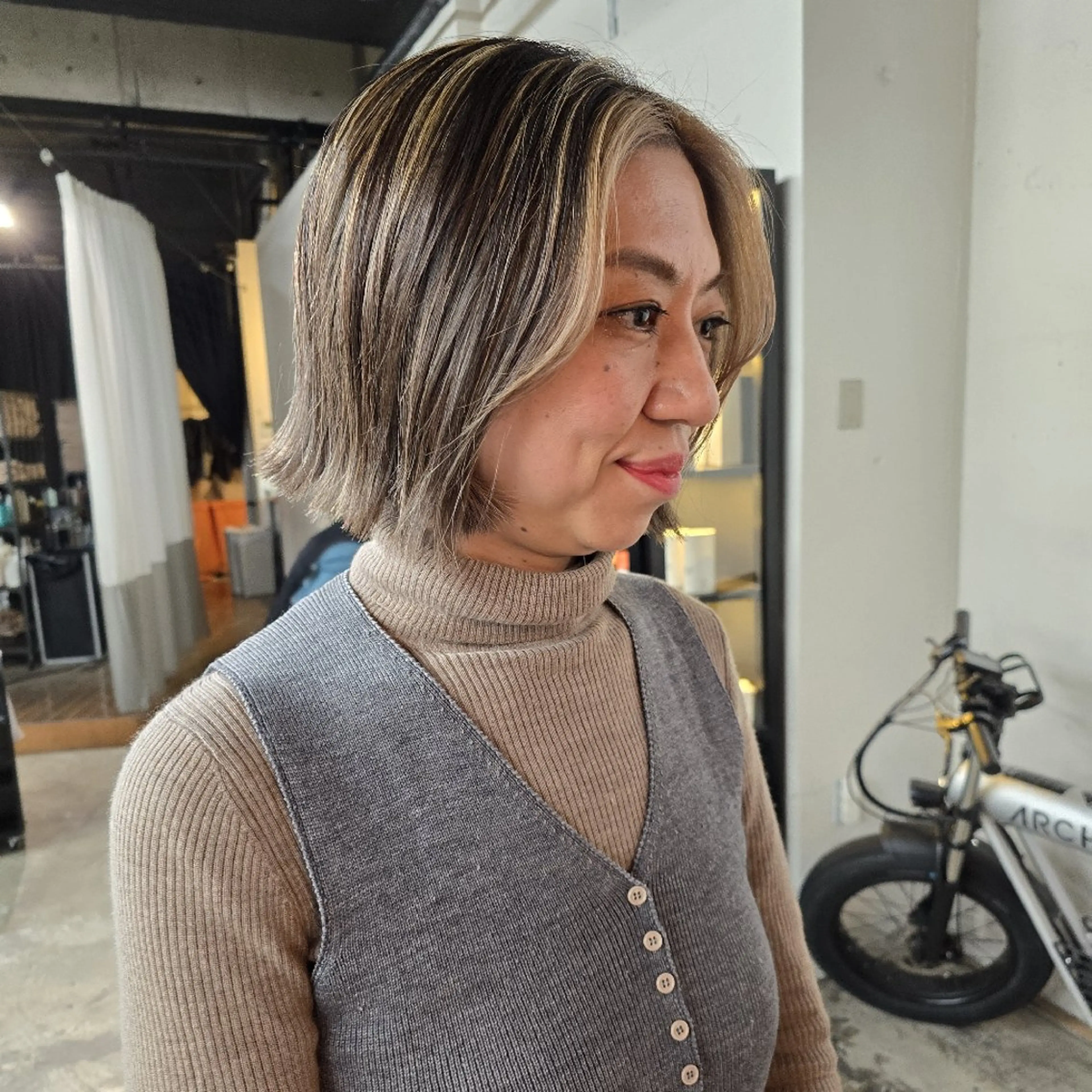 ショート カラー ハヤシ マユ ✂ 府中美容室のヘアスタイル