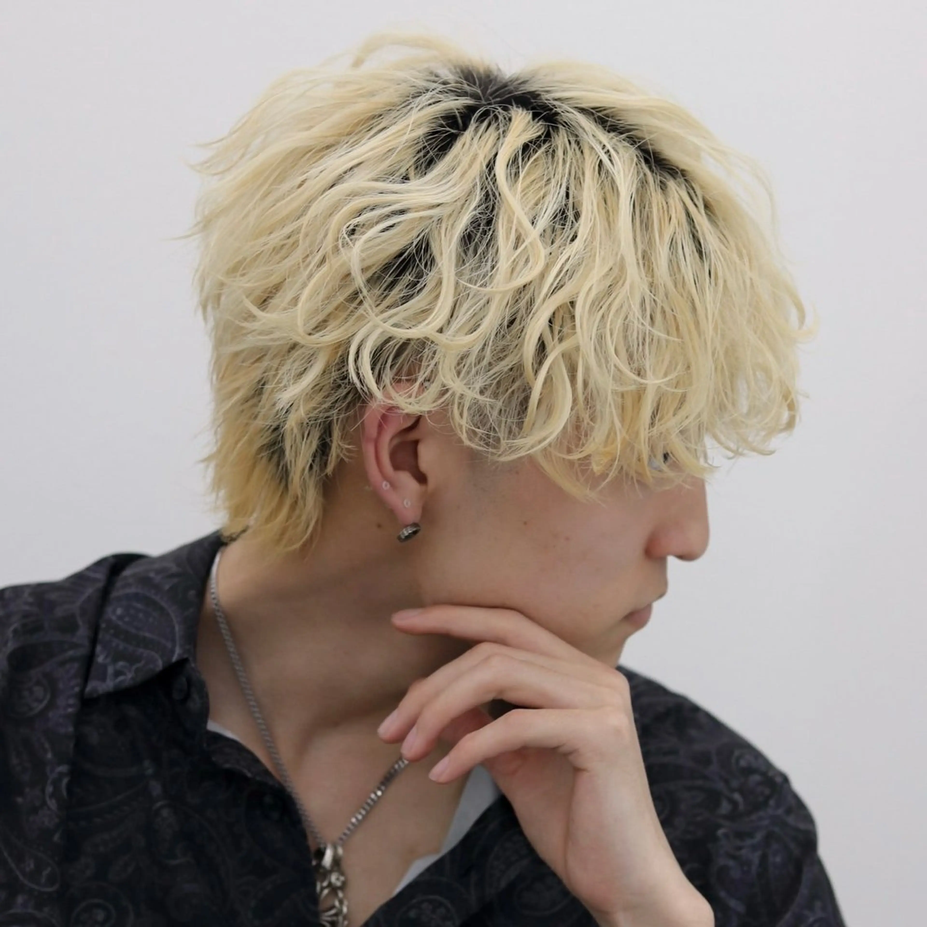 ミディアム カラー メンズ カット ヘアカラー トリートメント 渋谷のブリーチカラー シェフ🧑‍🍳蓮のヘアスタイル