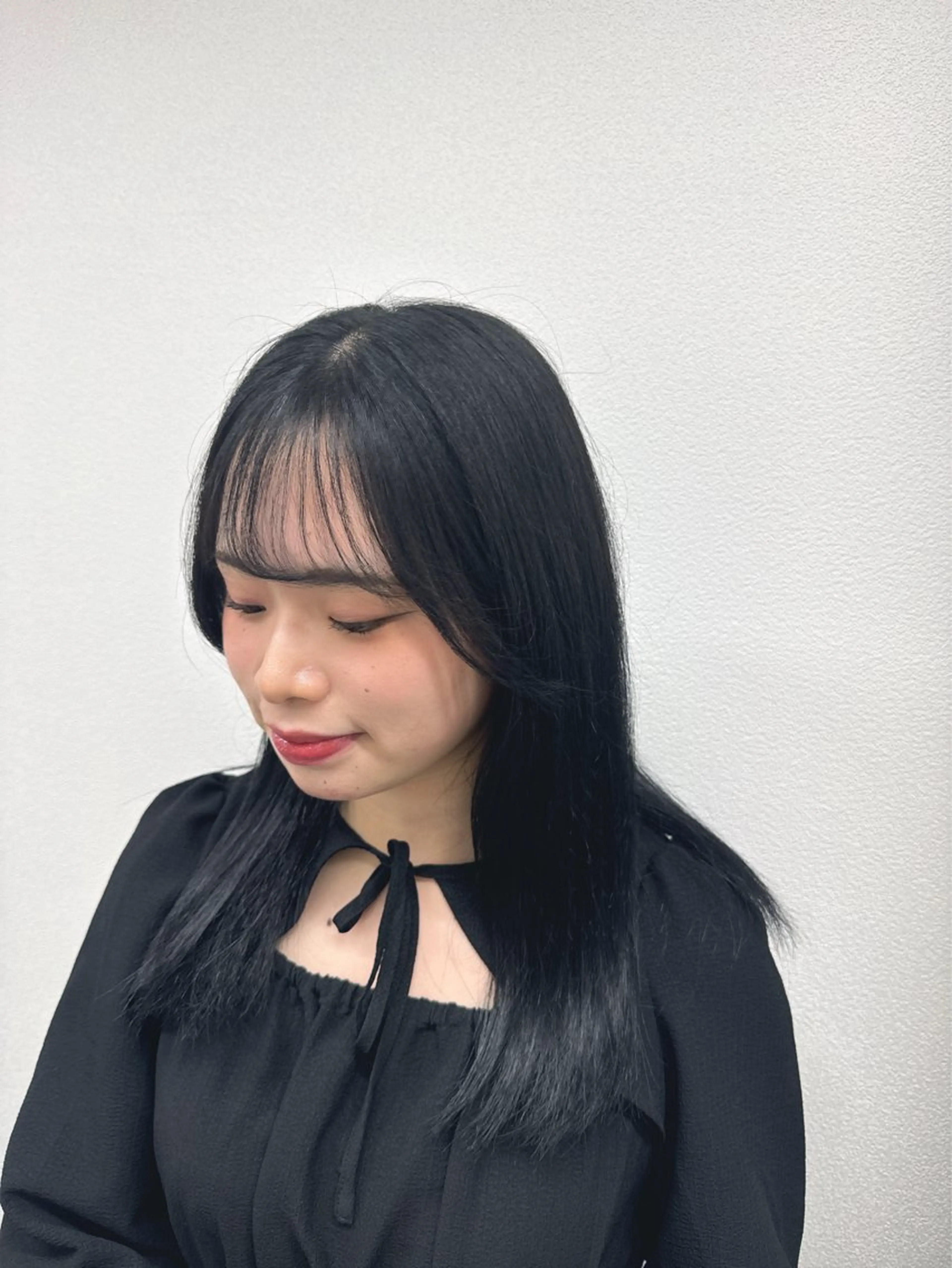 カラー 黒髪 ブルーカラー ブルーブラック noa🎀美髪縮毛/ 透明感カラーのヘアスタイル