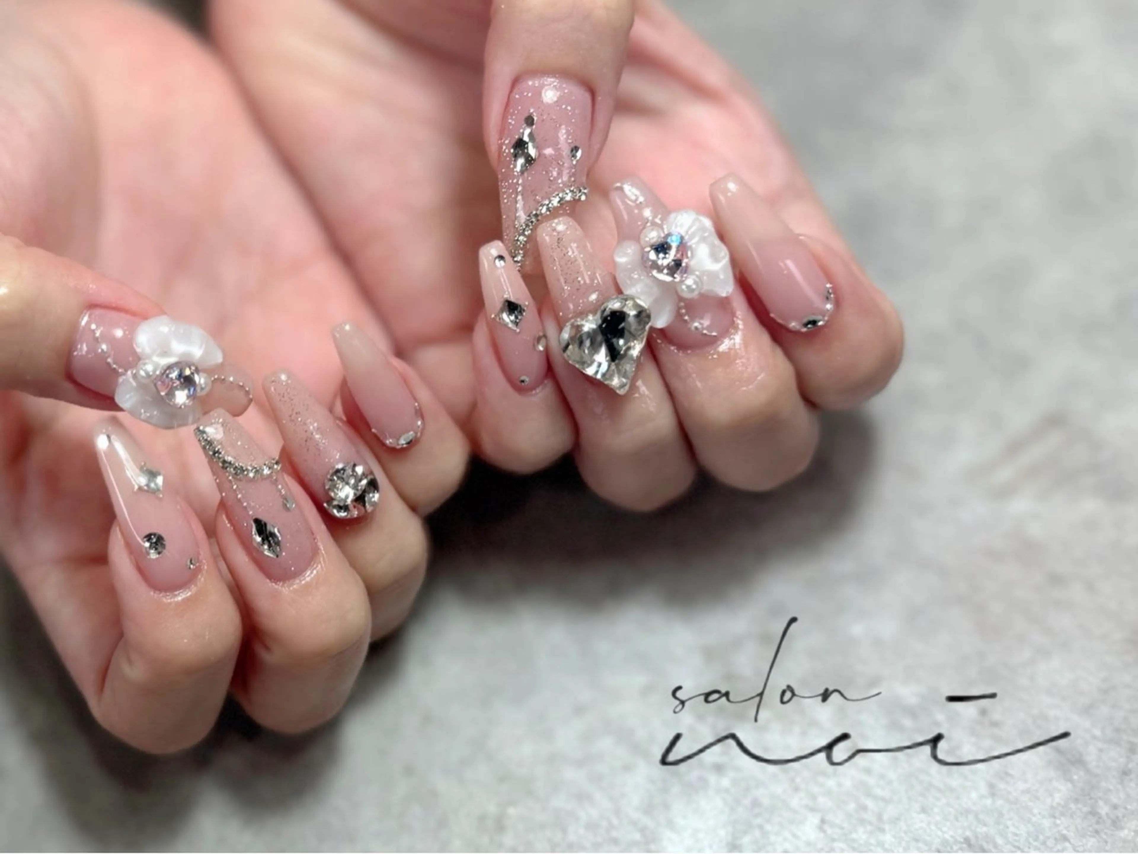 【派手好きさんにおすすめ!】ストーン10本つけ放題⸝⋆の写真