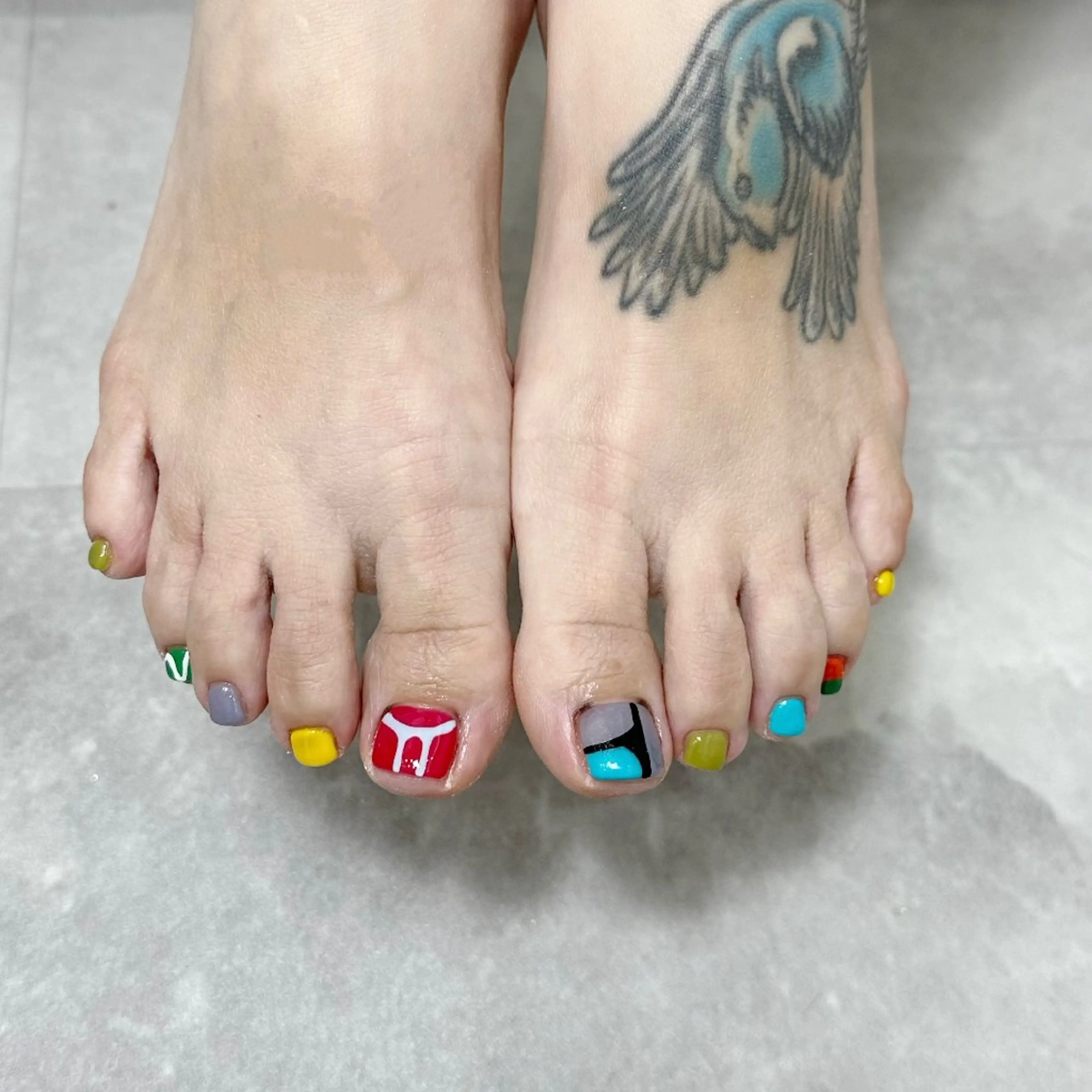 ネイル チークネイル フレンチネイル ジェルネイル ガーリー キラキラネイル フットネイル UM Nail Salonのネイルデザイン