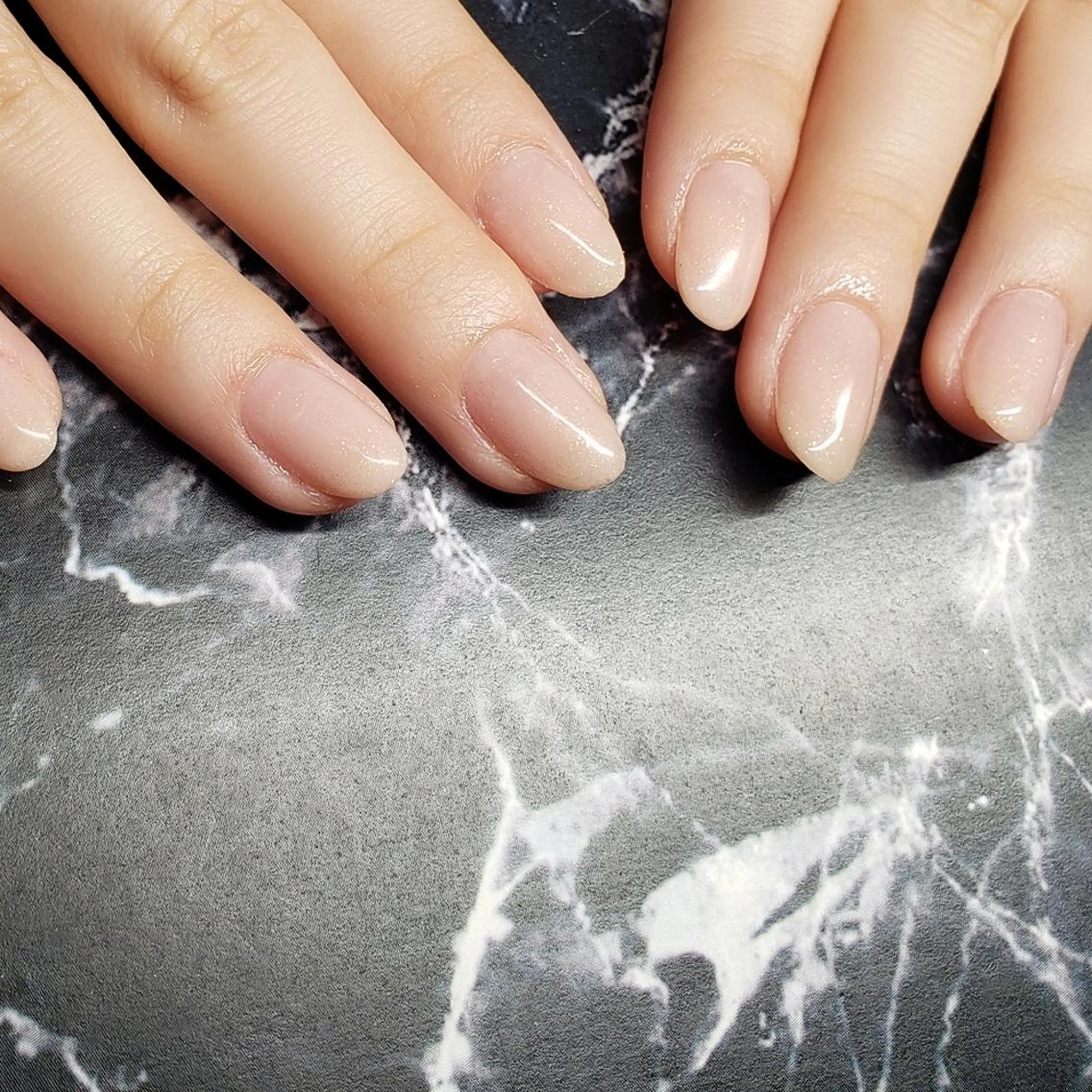 ショート ネイル ジェルネイル グラデーション ワンカラーネイル クロキ 。のネイルデザイン