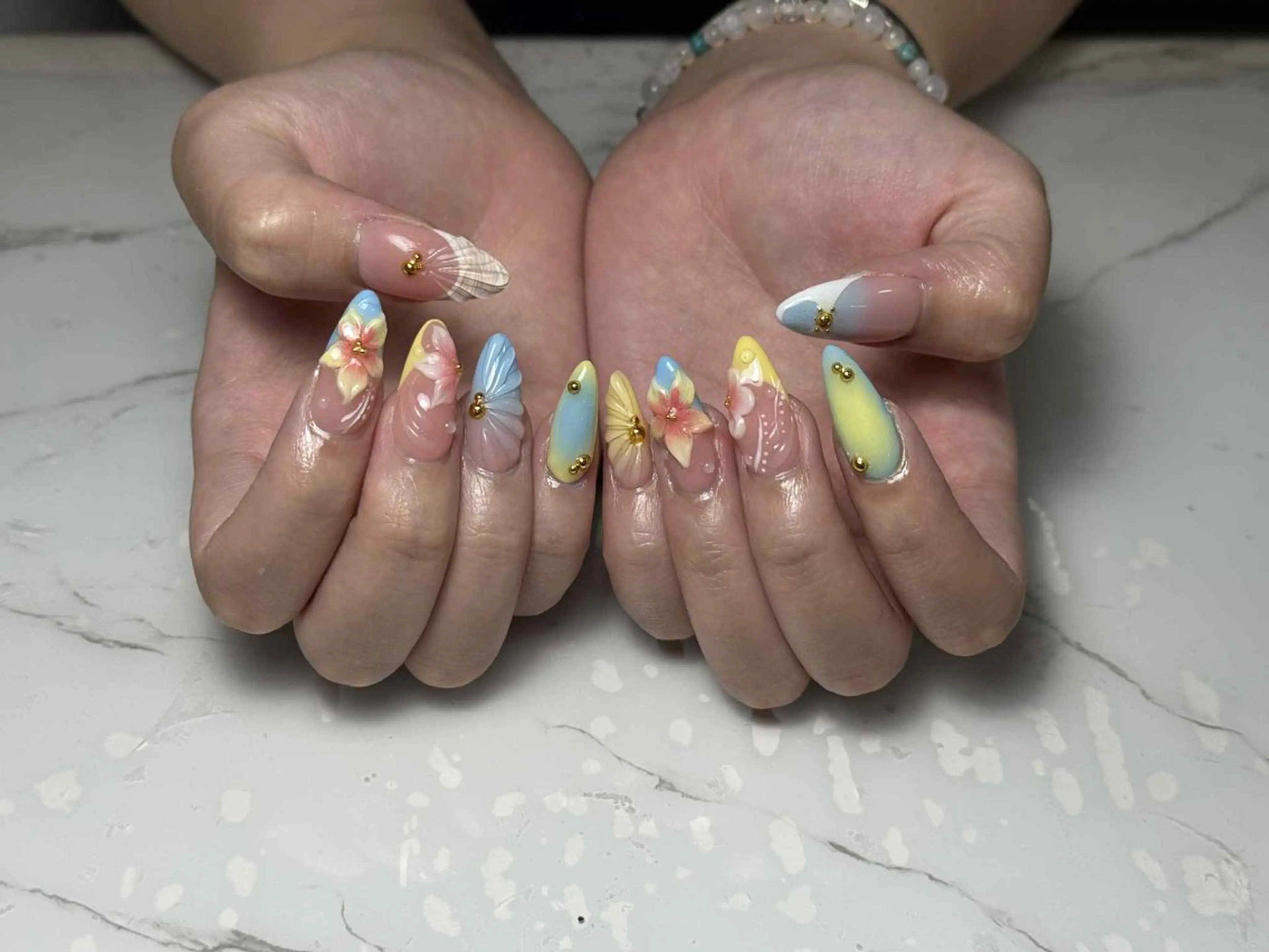 ネイル アートネイル フレンチネイル ジェルネイル グラデーション 韓国ネイル ハンドネイル 💕鈴木ユリ パラジェル/オフ無料のネイルデザイン