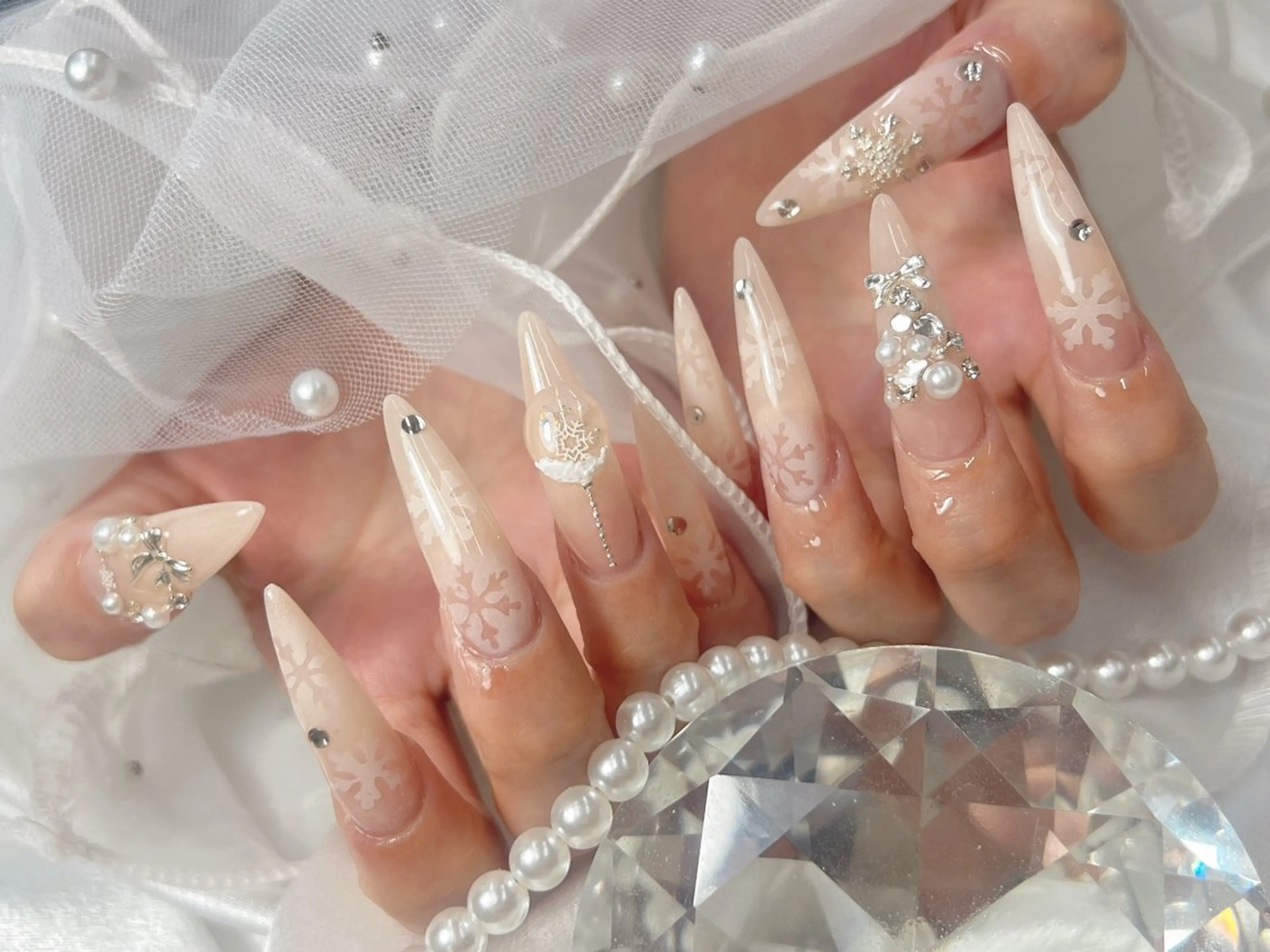 ネイル 冬ネイル クリスマス ハンドネイル bijou nails　蓮のネイルデザイン