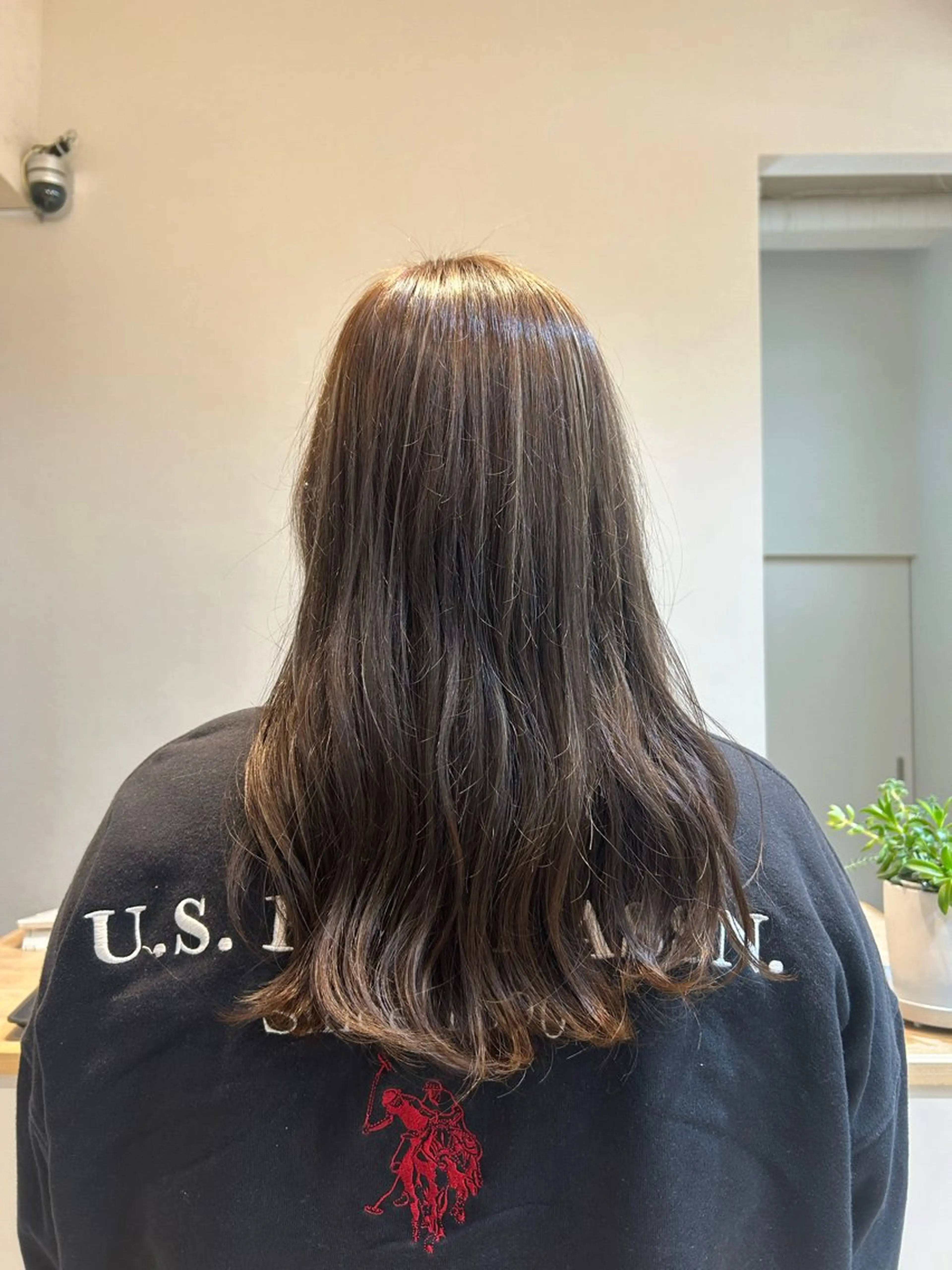 ロング カラー アディクシーカラー アッシュ ハイライトカラー ハイライト ウジイエ ミユウのヘアスタイル