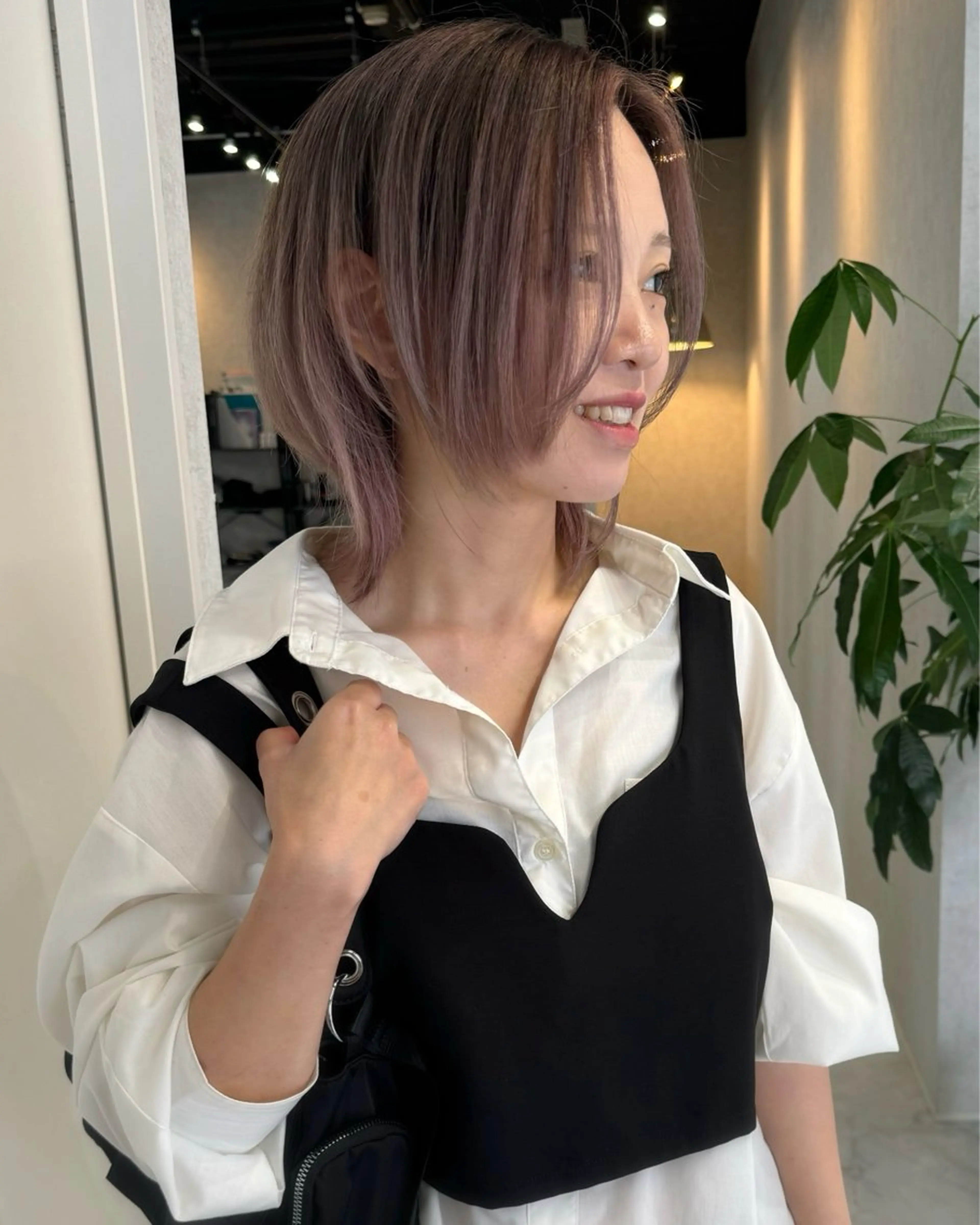 ミディアム カラー ヘアアレンジ バレイヤージュ ブリーチ ハイライトカラー ハイトーンカラー ハイライト カット ヘアカラー トリートメント アンドウ ユウ/ レイヤーカット/韓国のヘアスタイル