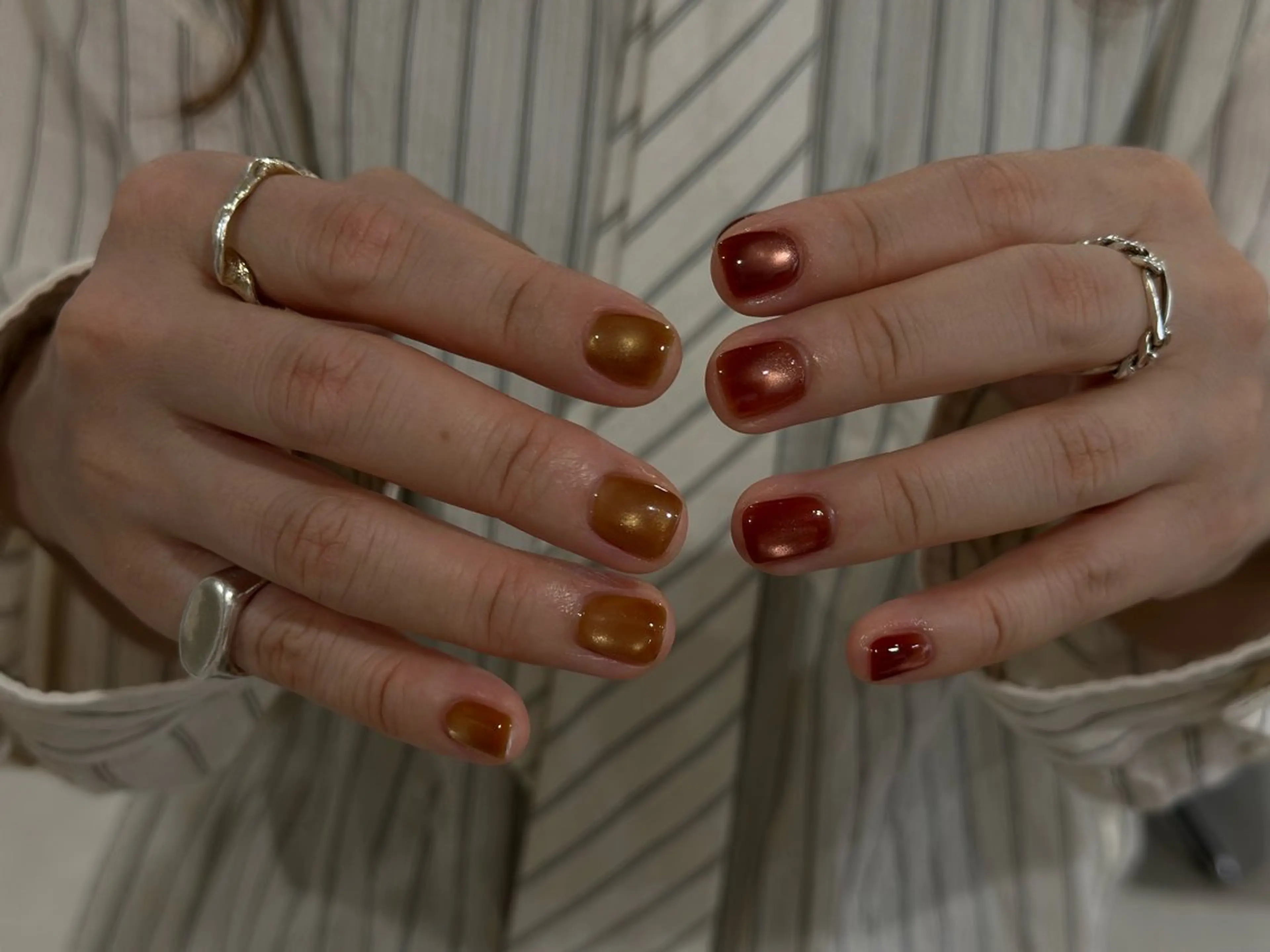 ネイル ブラウン ジェルネイル ゴールド マグネットネイル 赤色 ANOVA アノヴァのネイルデザイン