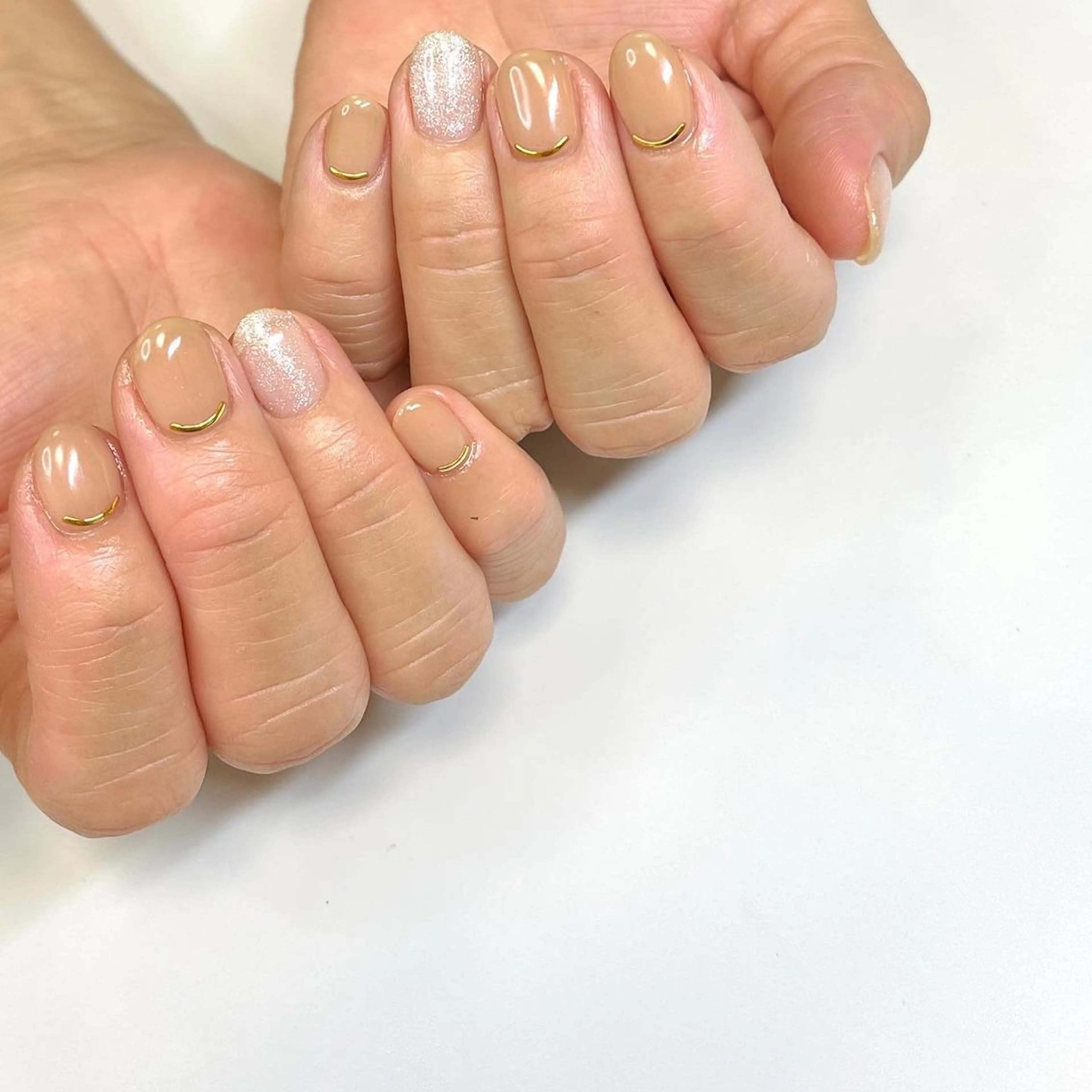 ネイル ゴールド ラメ(グリッター) シンプルネイル ホワイト ハンドネイル Nail Rinonのネイルデザイン