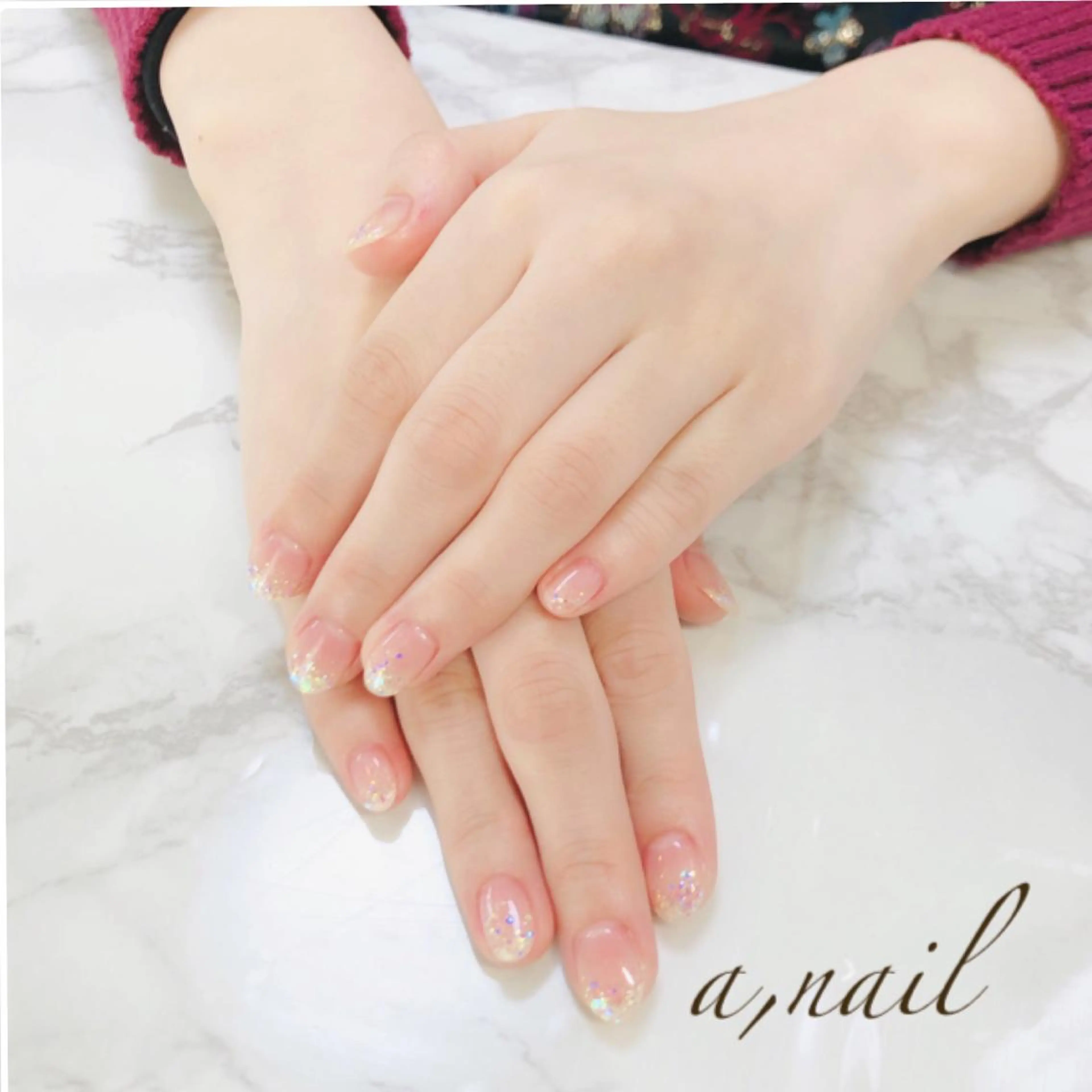 ネイル オーロラネイル フットネイル ラメ(グリッター) ニュアンスネイル オフィスネイル ハンドネイル ネイルサロン エーネイルのネイルデザイン
