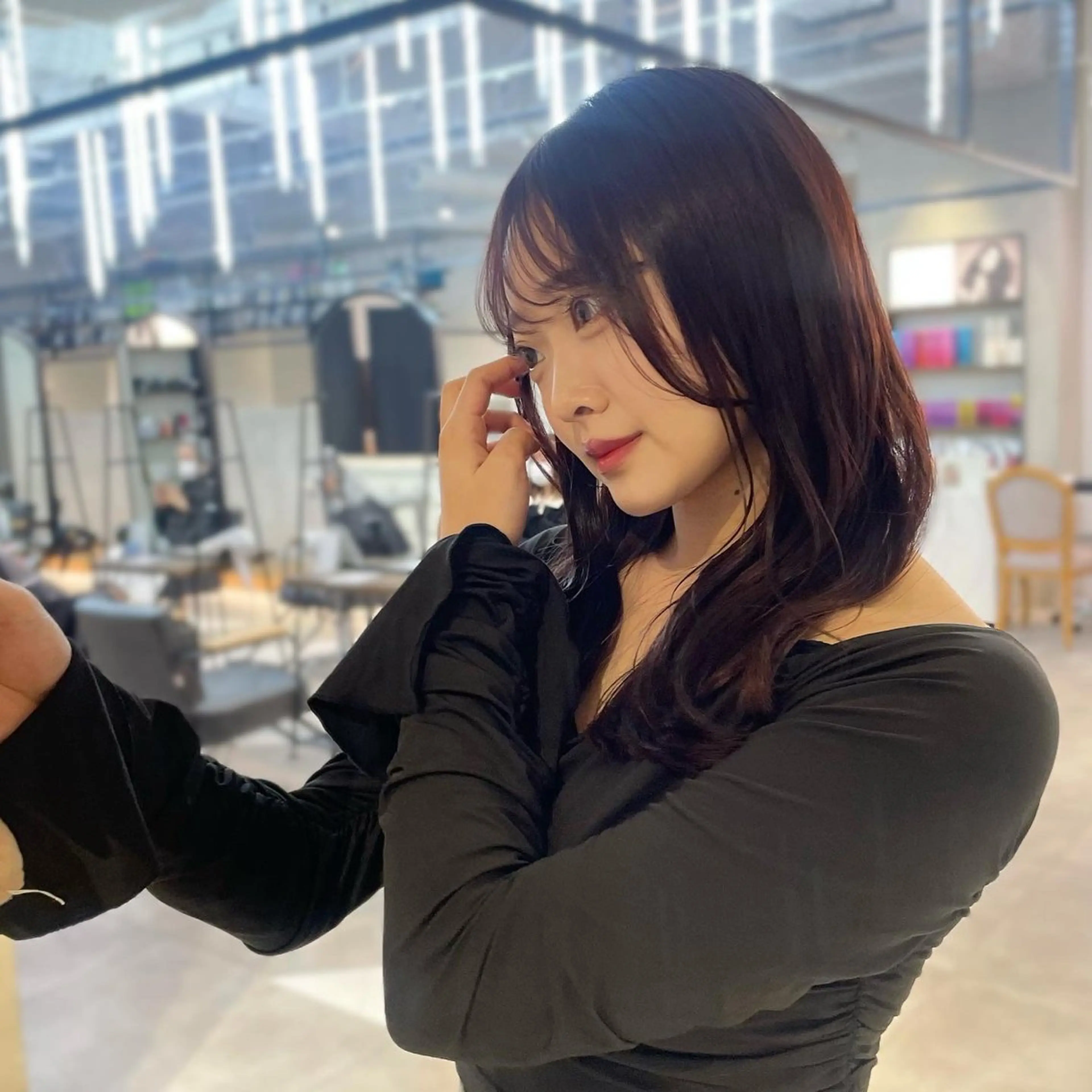 韓国風顔周りカット+韓国風コテ巻きヘアセットの写真