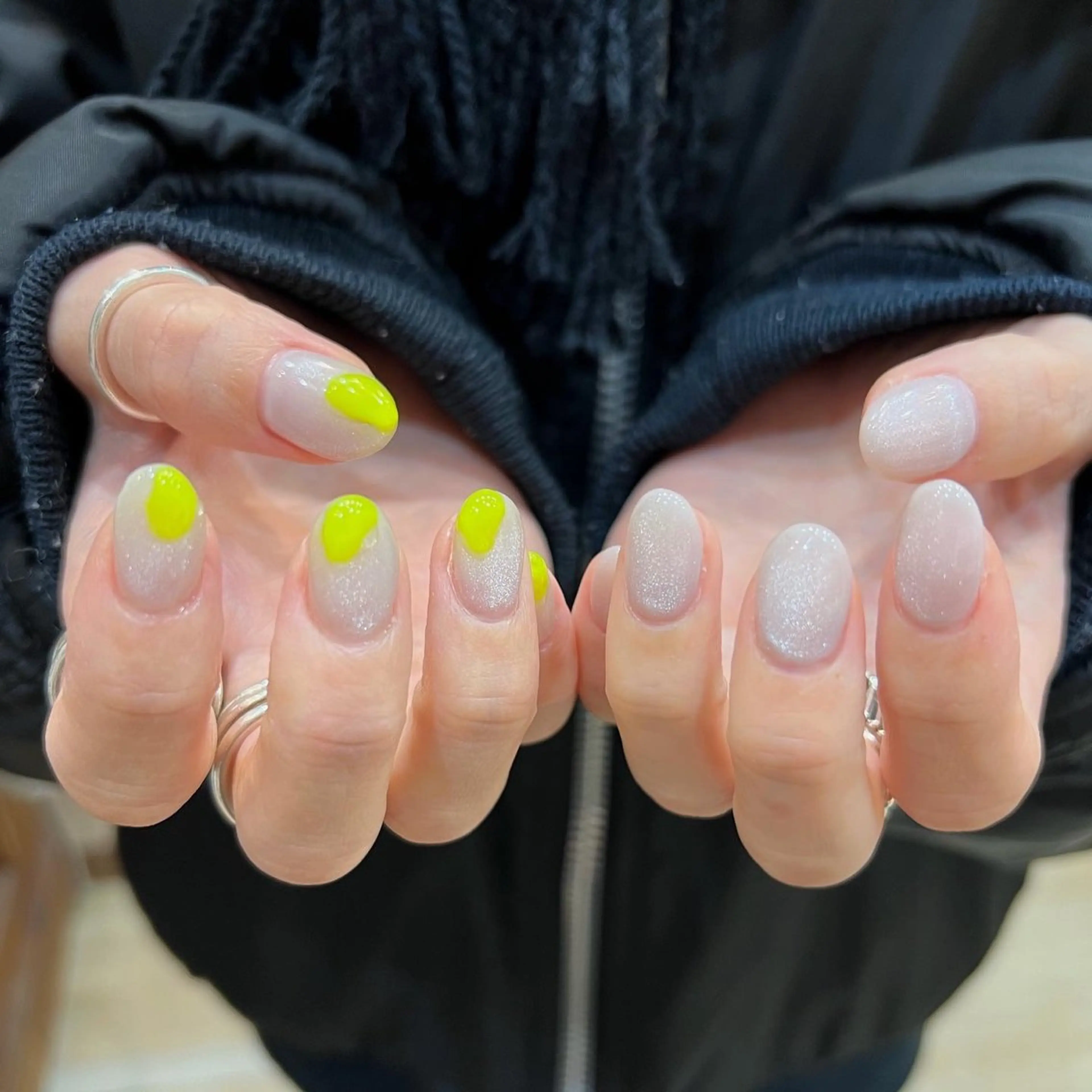 ネイル マグネットネイル 黄色 ハンドネイル ヘアメイクネイリスト 💄💅hidemiのヘアスタイル