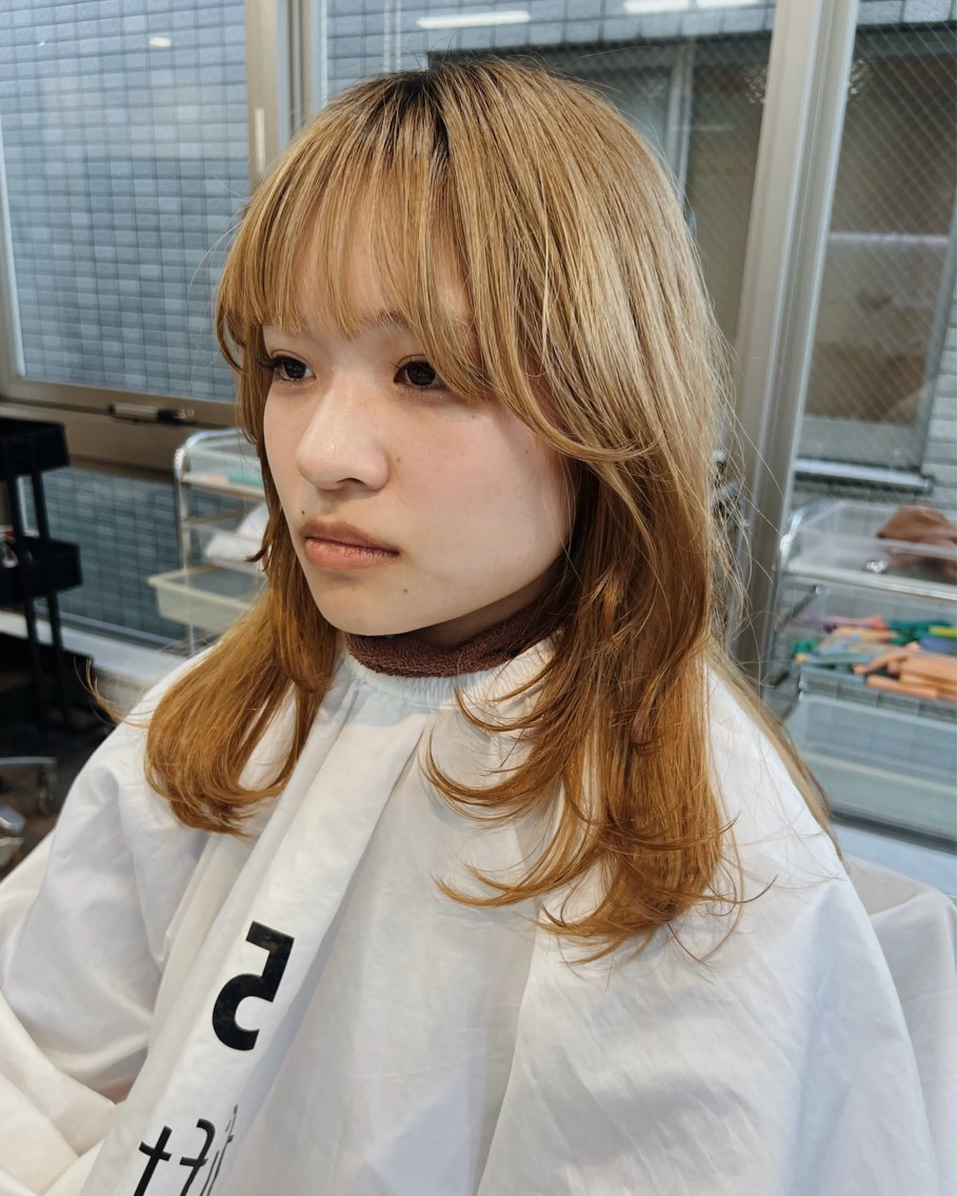 セミロング カラー パーマ ヘアアレンジ くびれヘア 顔まわりレイヤー 韓国風ヘア くびれレイヤー レイヤーカット ショートヘア原宿 fifth コシのヘアスタイル
