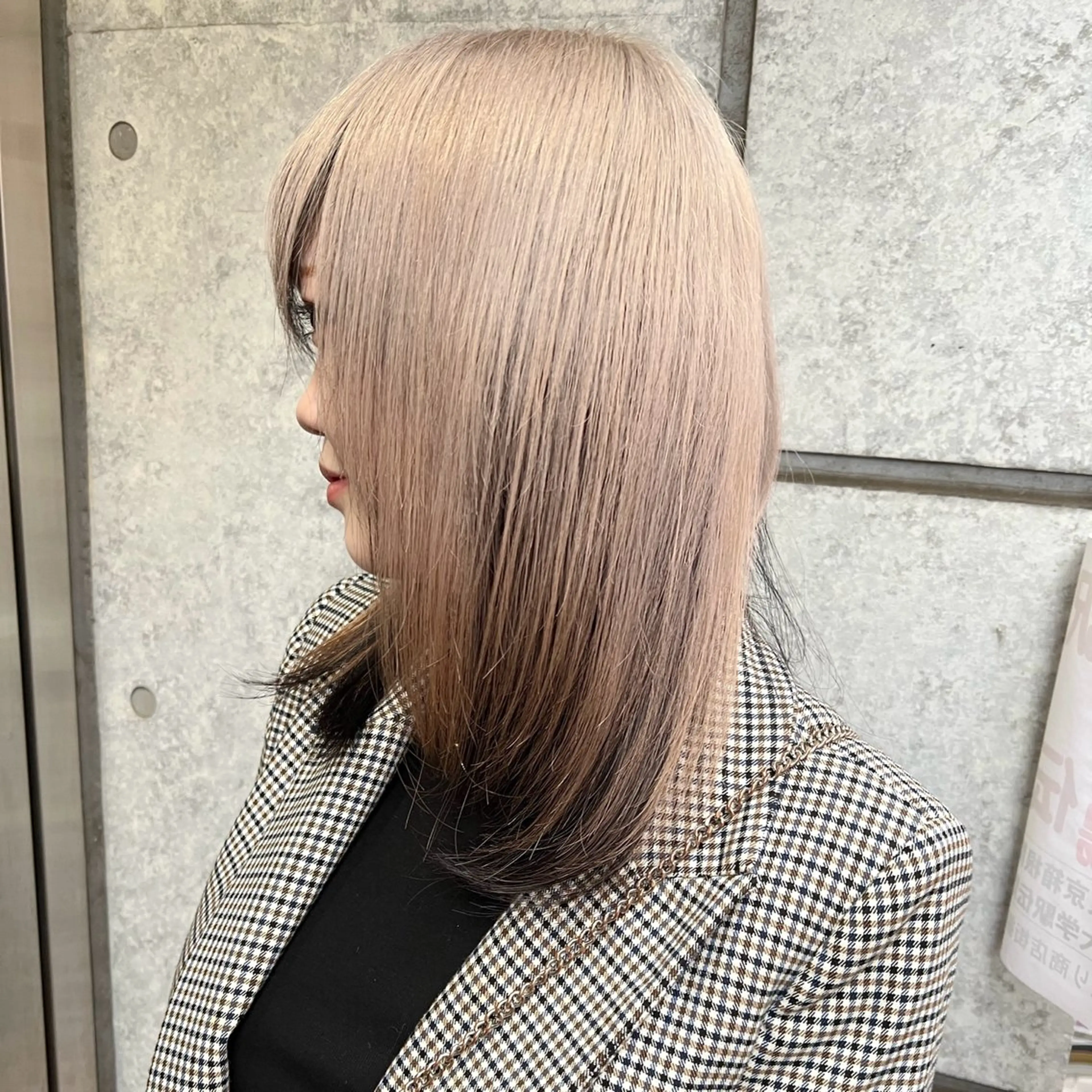 ミディアム カラー ブリーチ カット ヘアカラー トリートメント 癖毛救済✂️ボブ /髪質改善ストレートのヘアスタイル