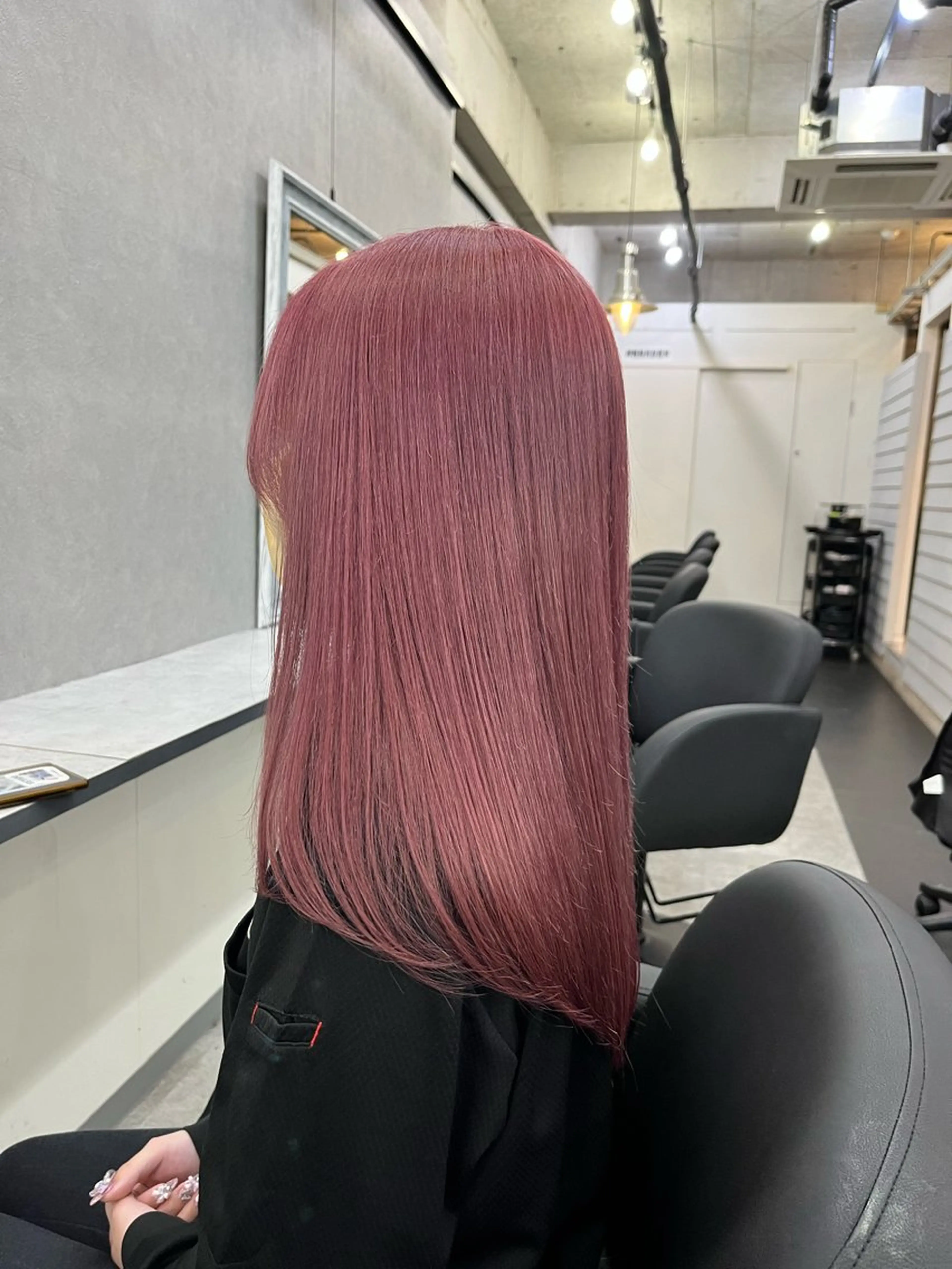 セミロング カラー ピンクカラー ヘアカラー メンズパーマ ヘアカラー大成のヘアスタイル