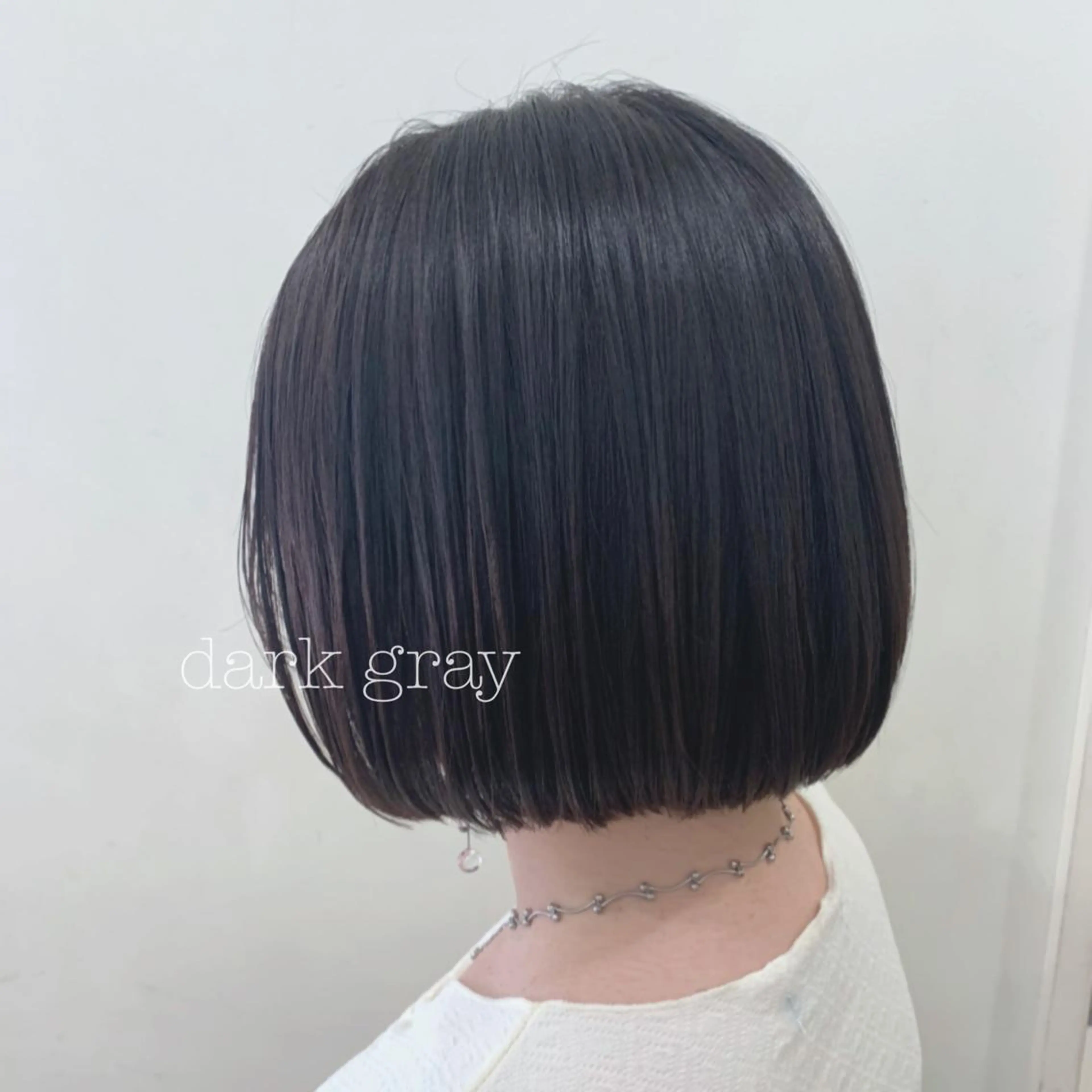 ショート カラー ぱつっとボブ/ 小野あかねのヘアスタイル