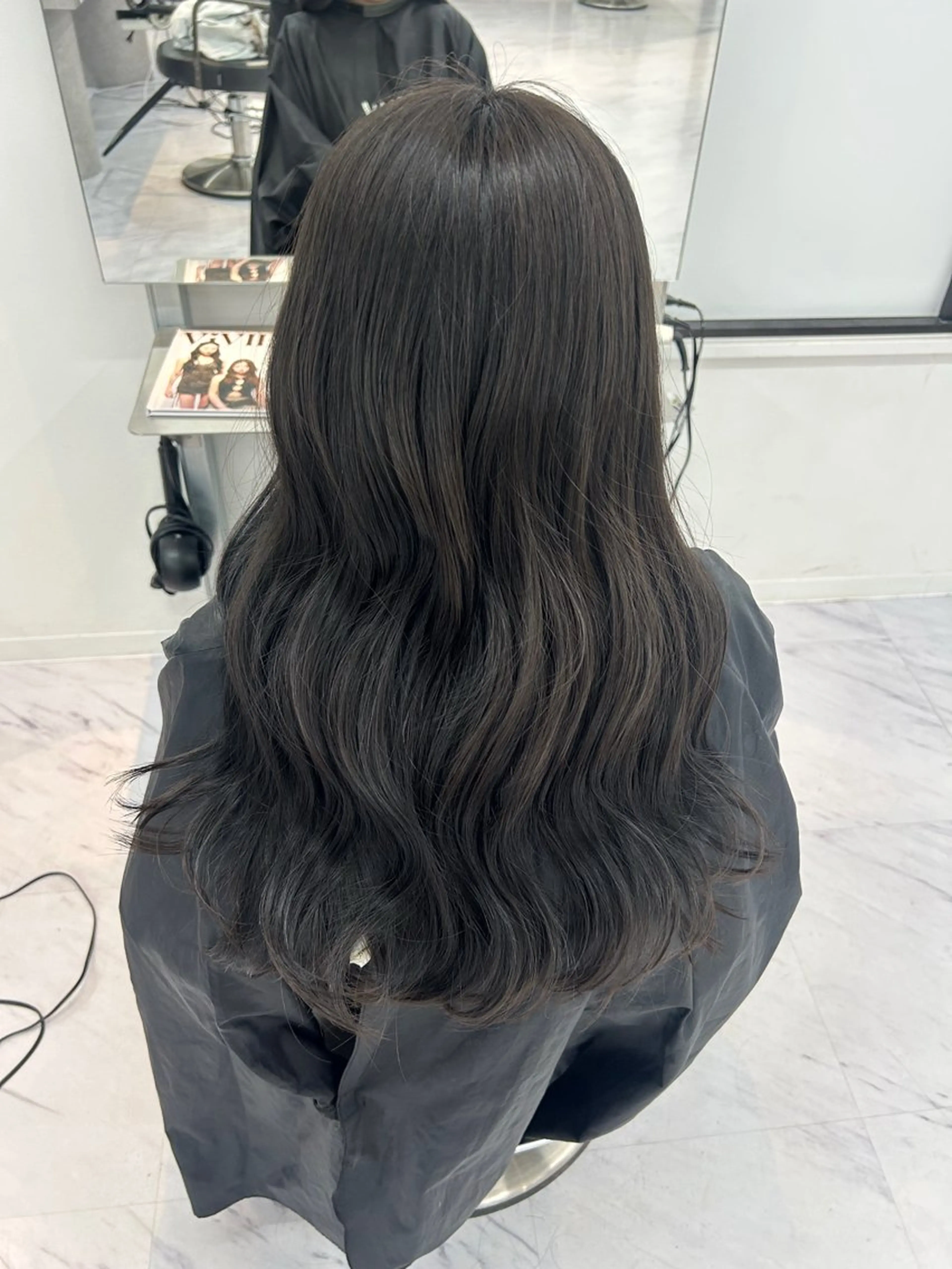 ロング カラー ブリーチ 透明感カラー ダブルカラー ブリーチなしカラー オリーブグレー ヘアカラー 【 ViVIE 】 とものその他イメージ