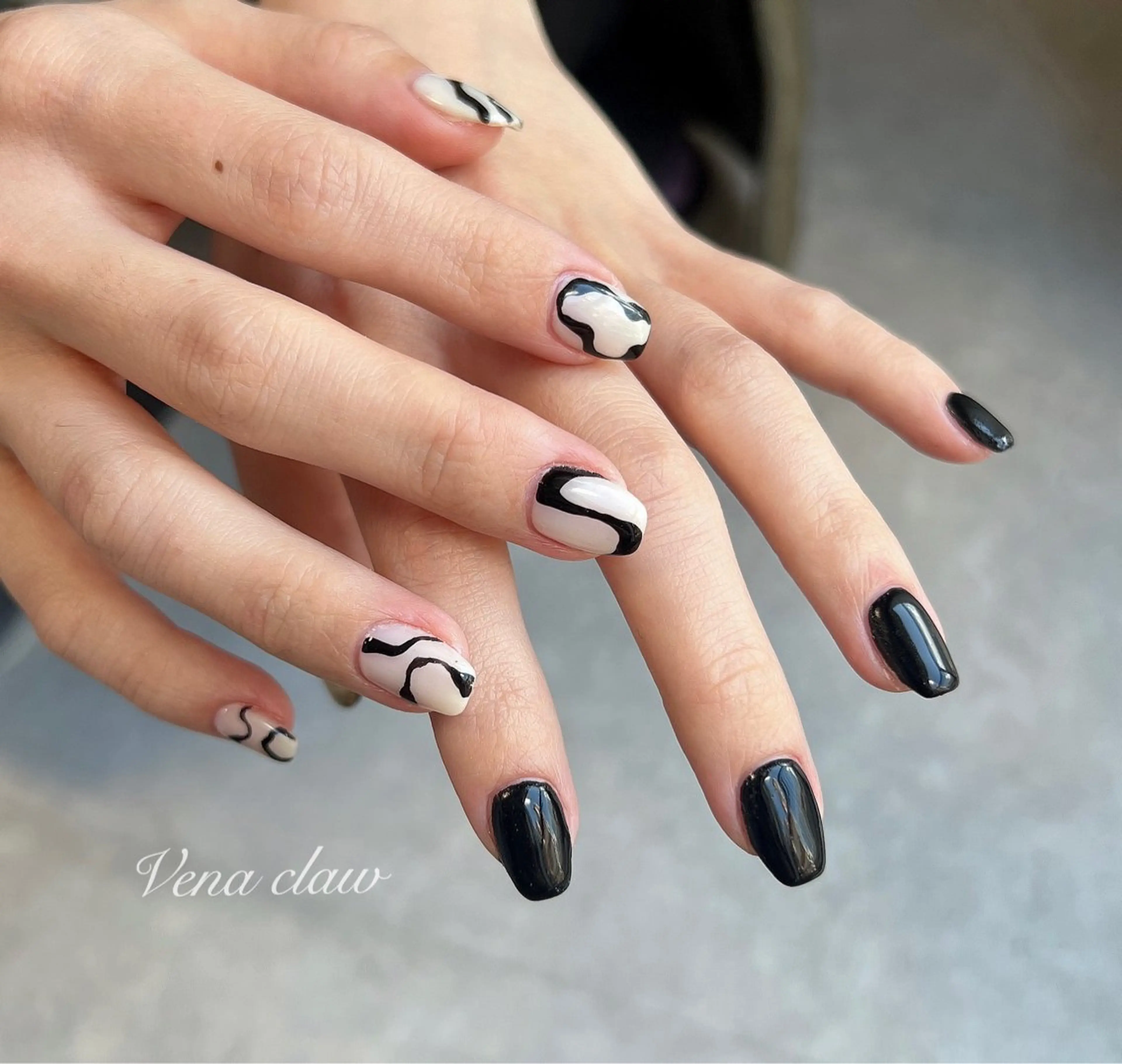 アシンメトリーネイルの写真