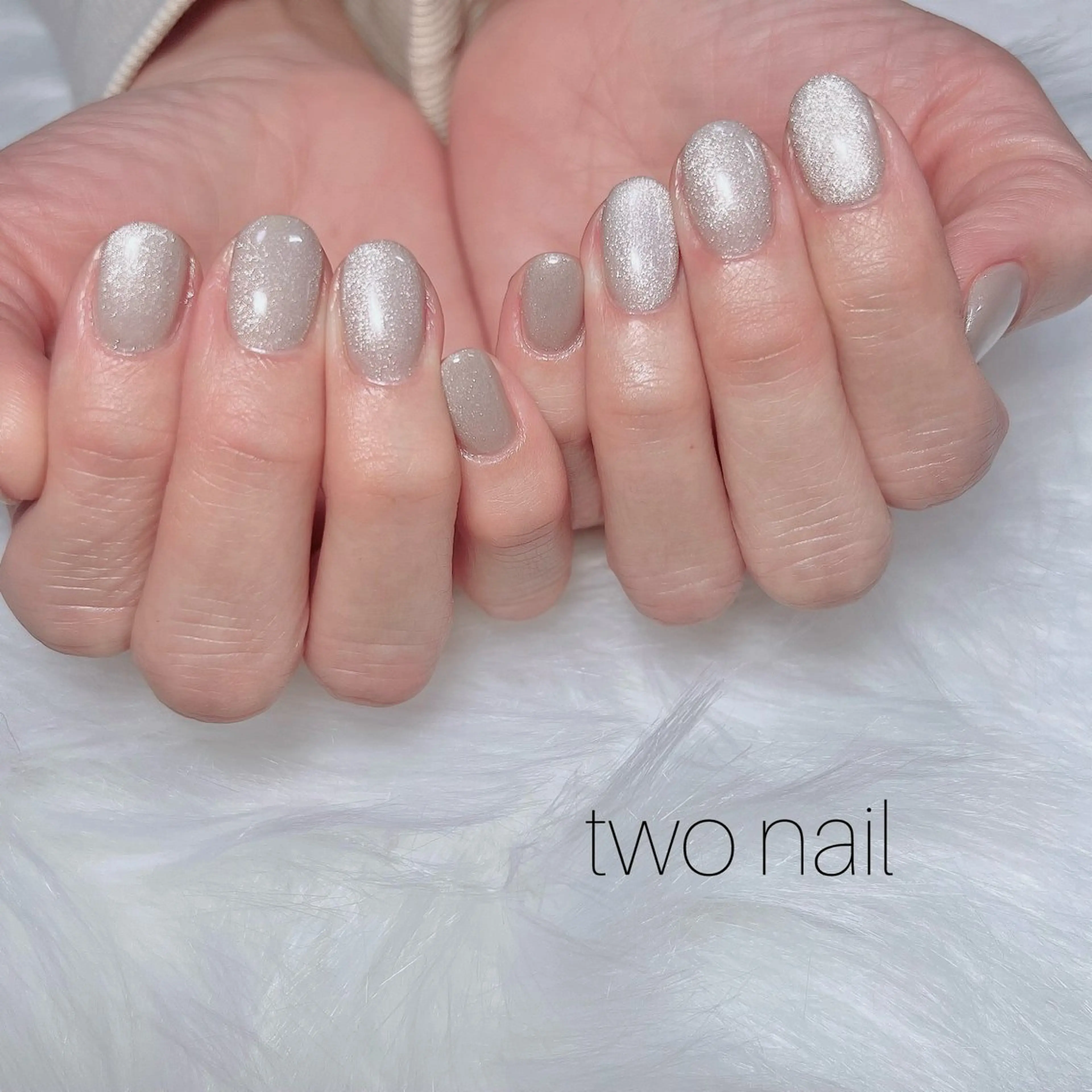 ネイル キラキラネイル マグネットネイル ネイルチップ ホワイト ハンドネイル two nailのネイルデザイン