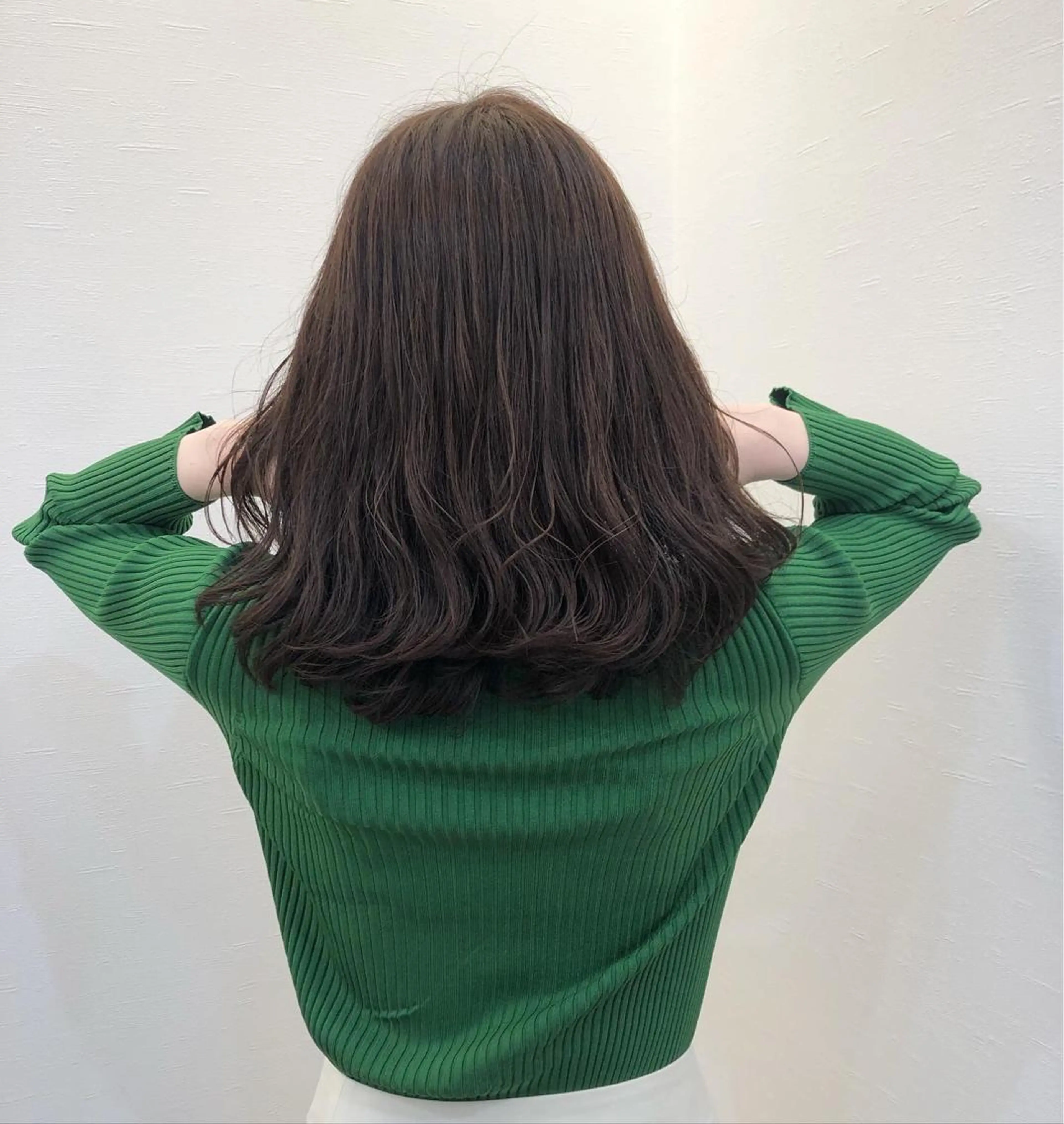 ミディアム ツノガイ エリのヘアスタイル