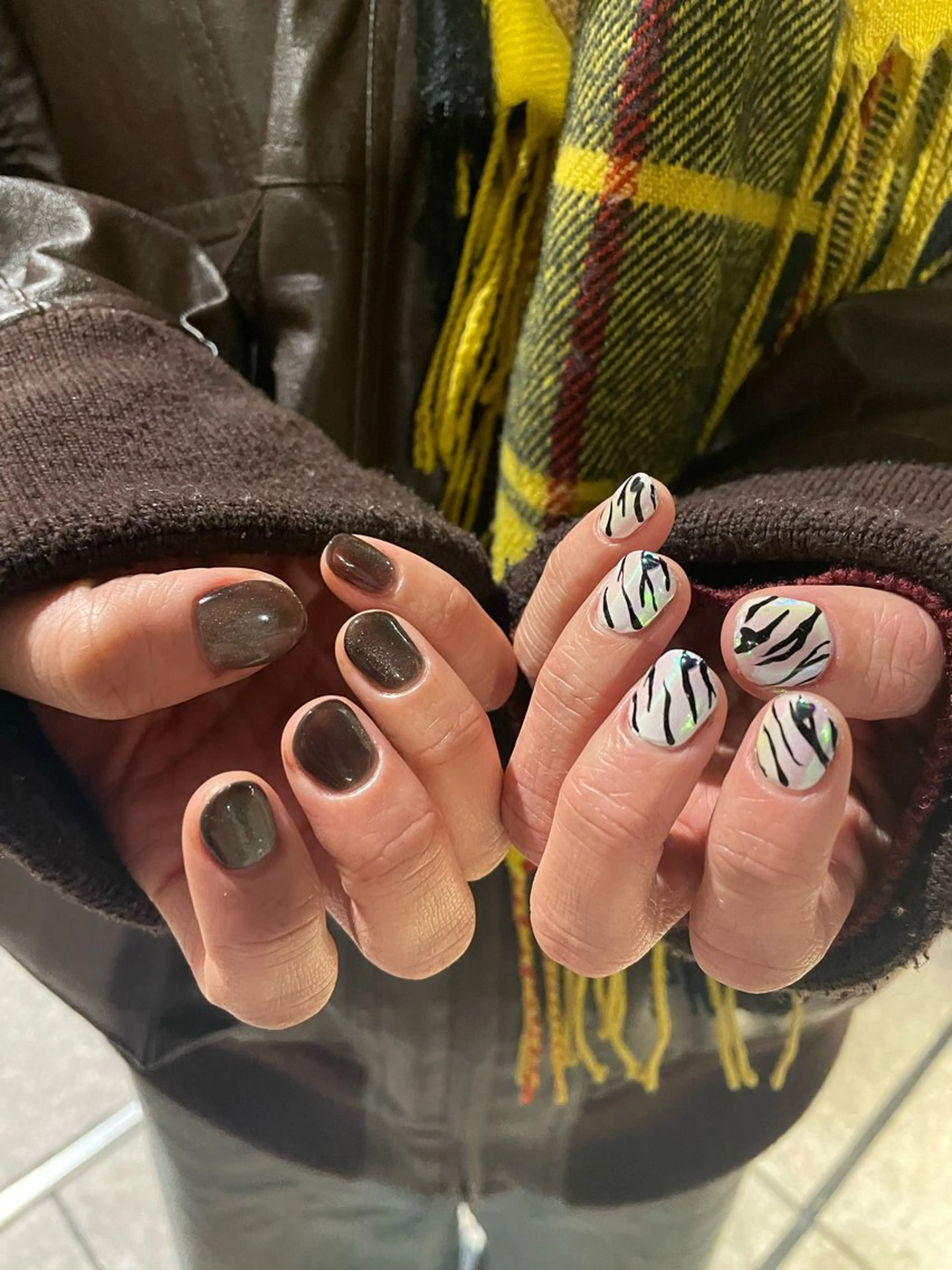 ネイル マグネットネイル ハンドネイル koyu 🩶のネイルデザイン