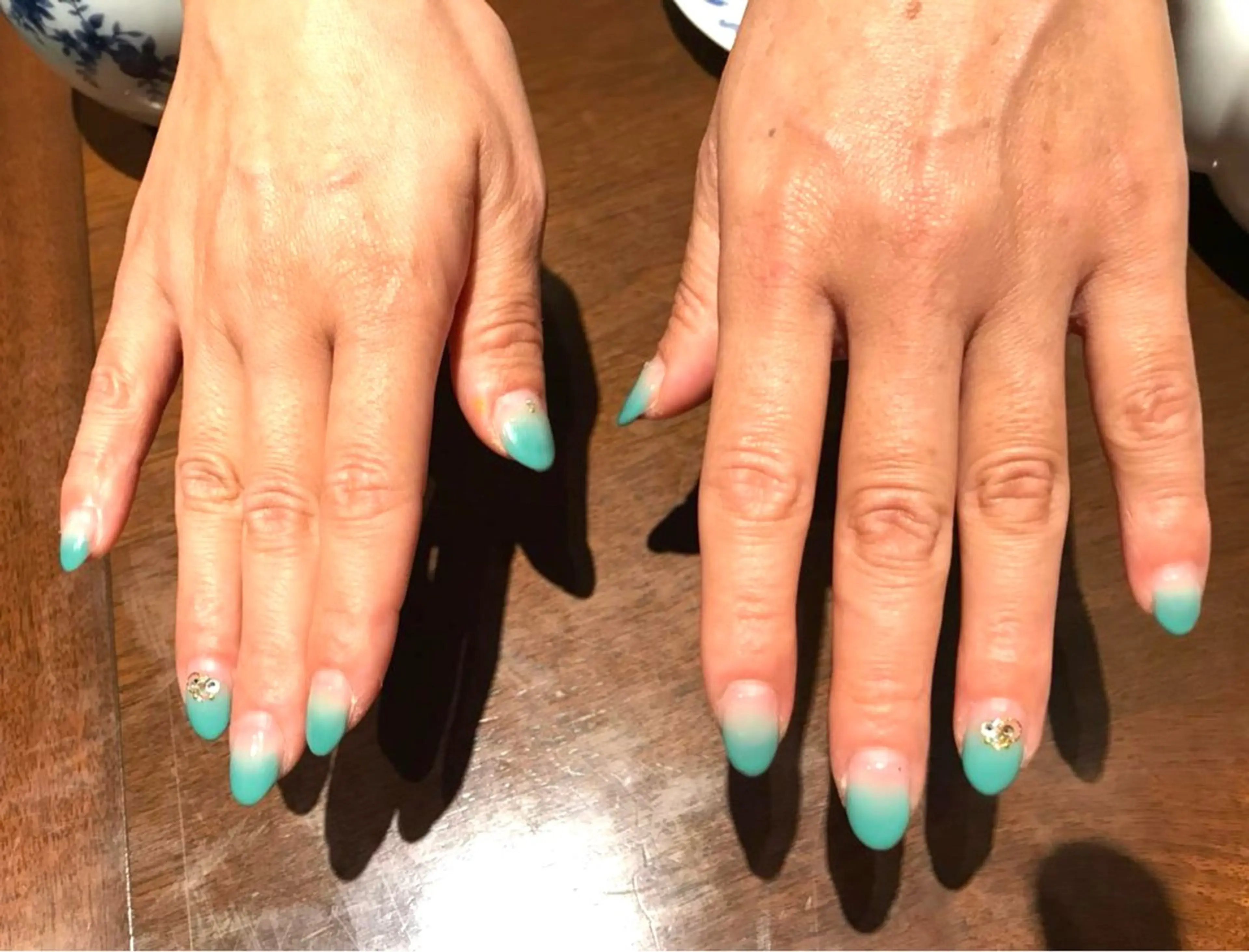 ネイル グラデーション EMINAL恵比寿 サラのネイルデザイン