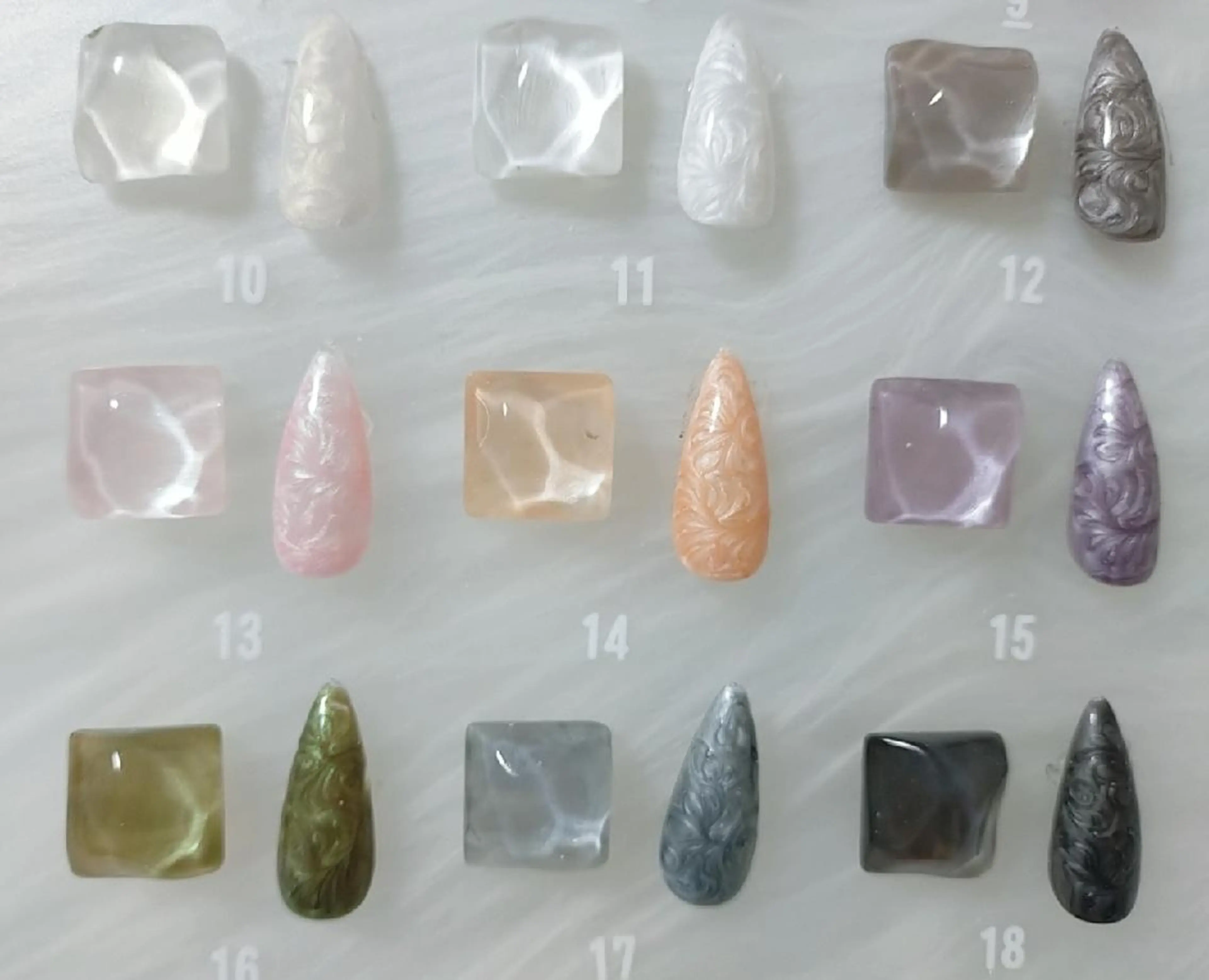 ネイル ストーンネイル 🎀Yumi✨ ミキネイルサロン池袋のネイルデザイン