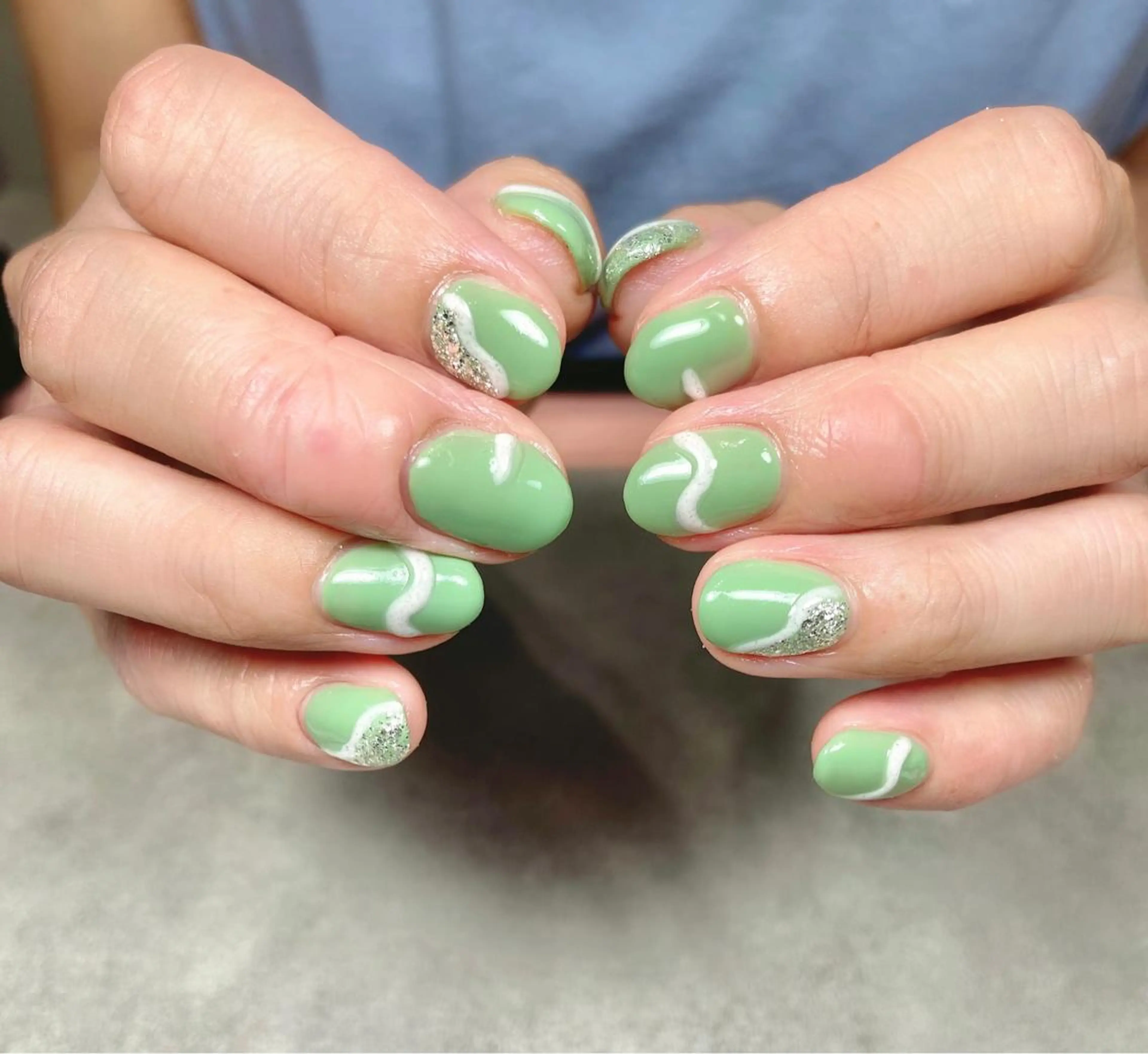 ネイル グリーン ニュアンスネイル salon de oct.のネイルデザイン