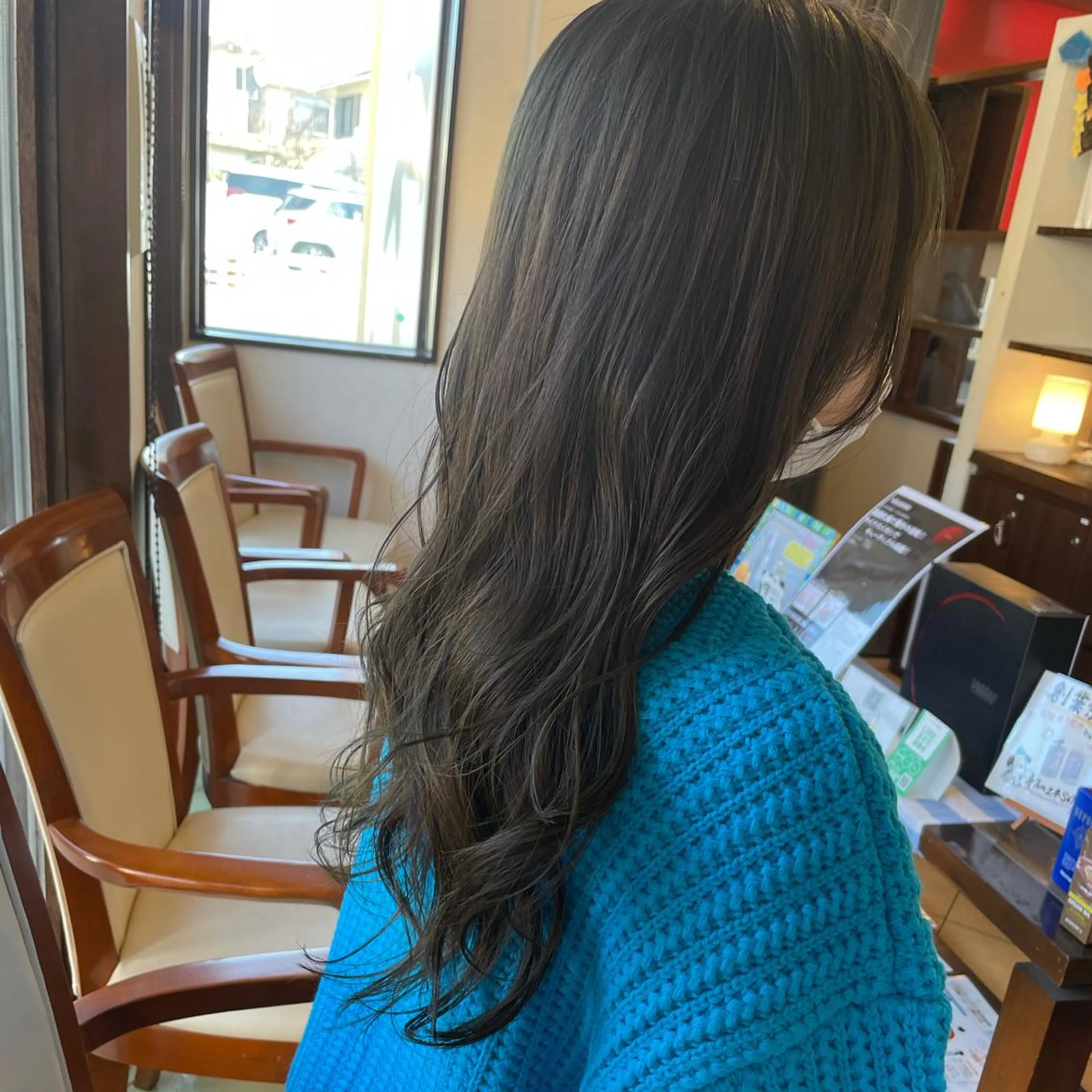 ロング カラー グレージュ オリーブグレージュ オリーブグレー ヘアカラー トリートメント 川元 汐音のヘアスタイル