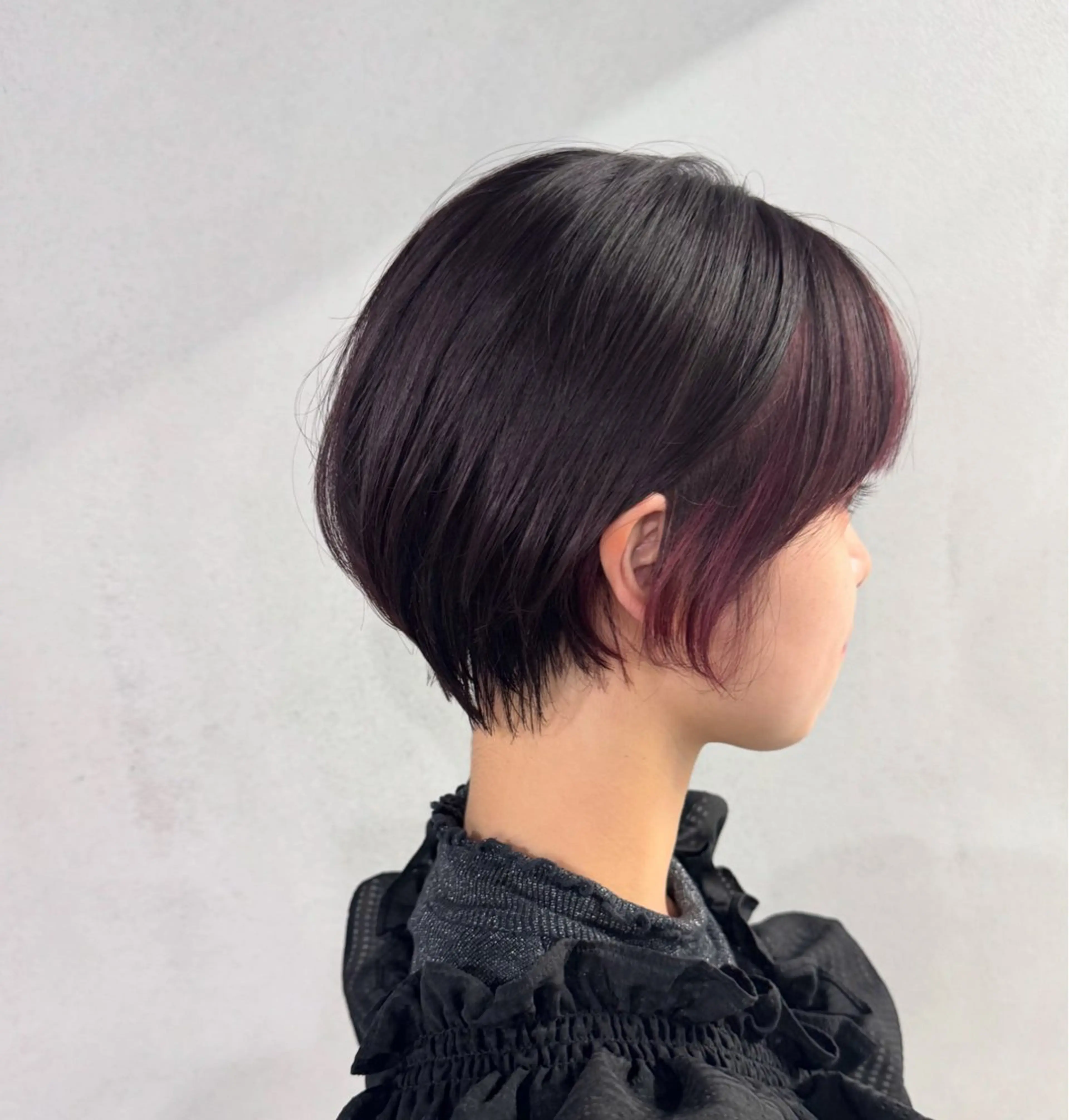 ショート カラー 丸みショート カシス インナーカラー ピンクカラー ショートヘア カット ヘアカラー #tag 佐藤璃美のヘアスタイル