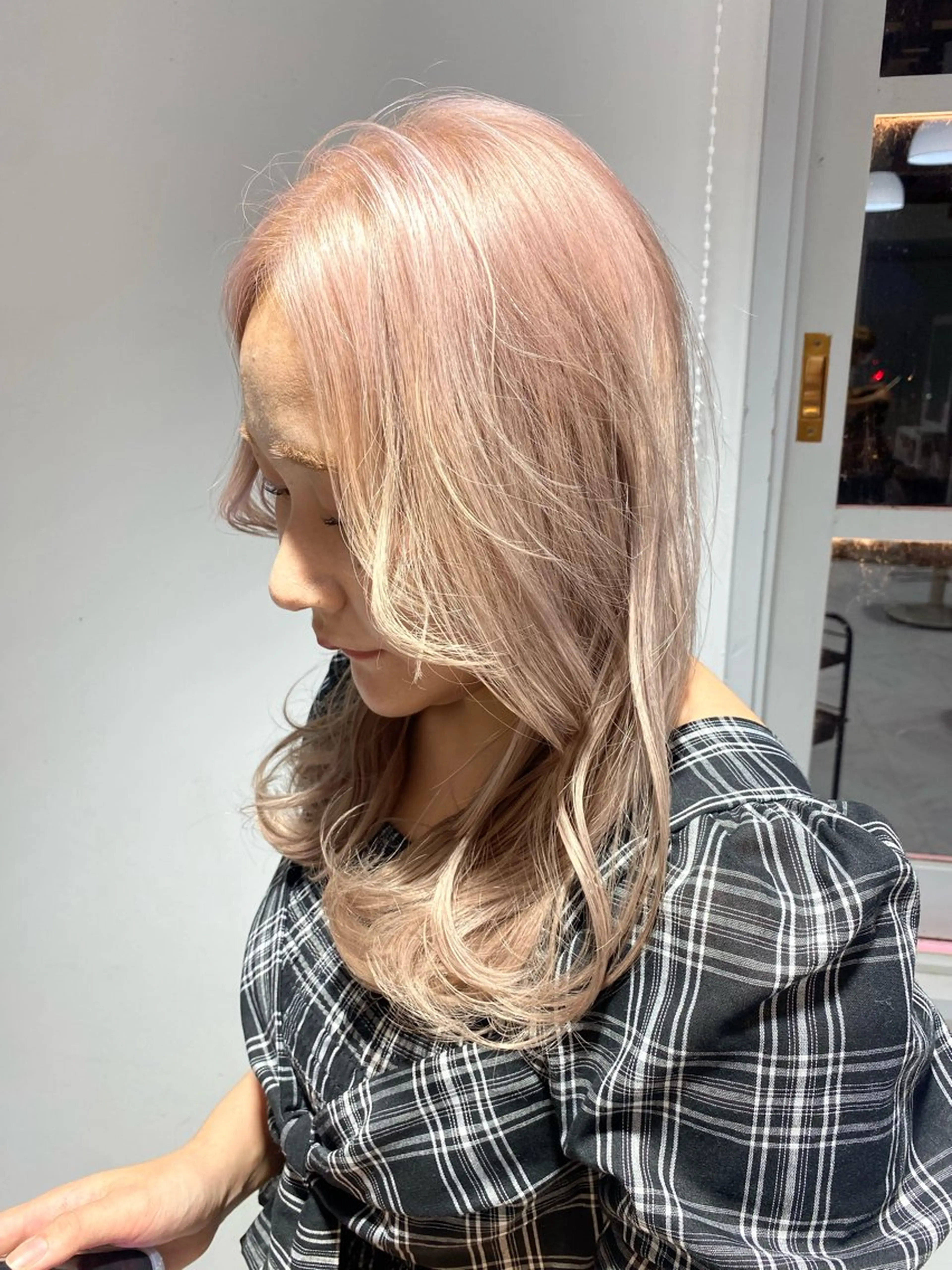 カラー ベージュカラー ブリーチ ミルクティーベージュ ホワイトミルクティーベージュ ヘアカラー BIANCA伊勢崎 mayaのヘアスタイル