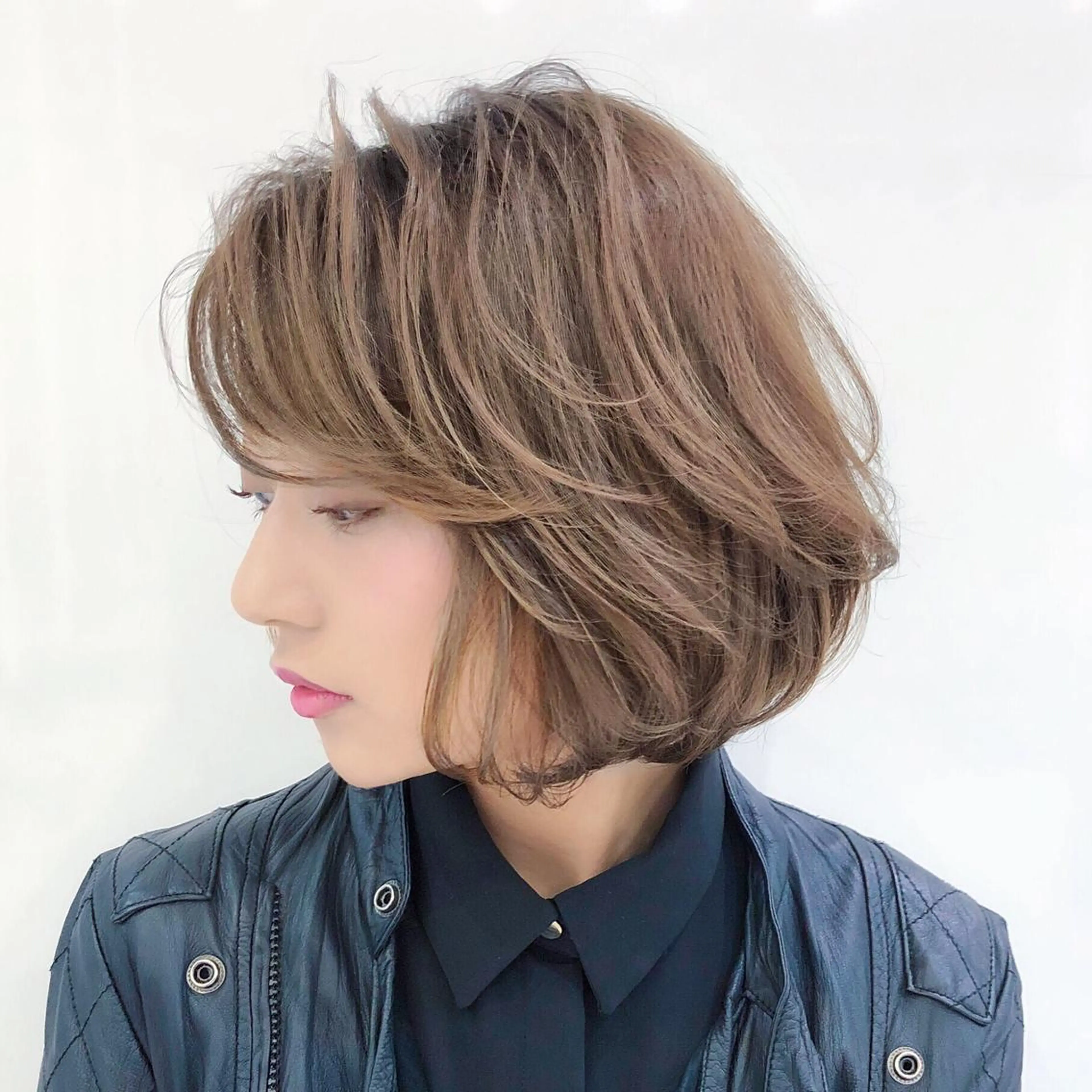 ミディアム カラー 趙 英来のヘアスタイル