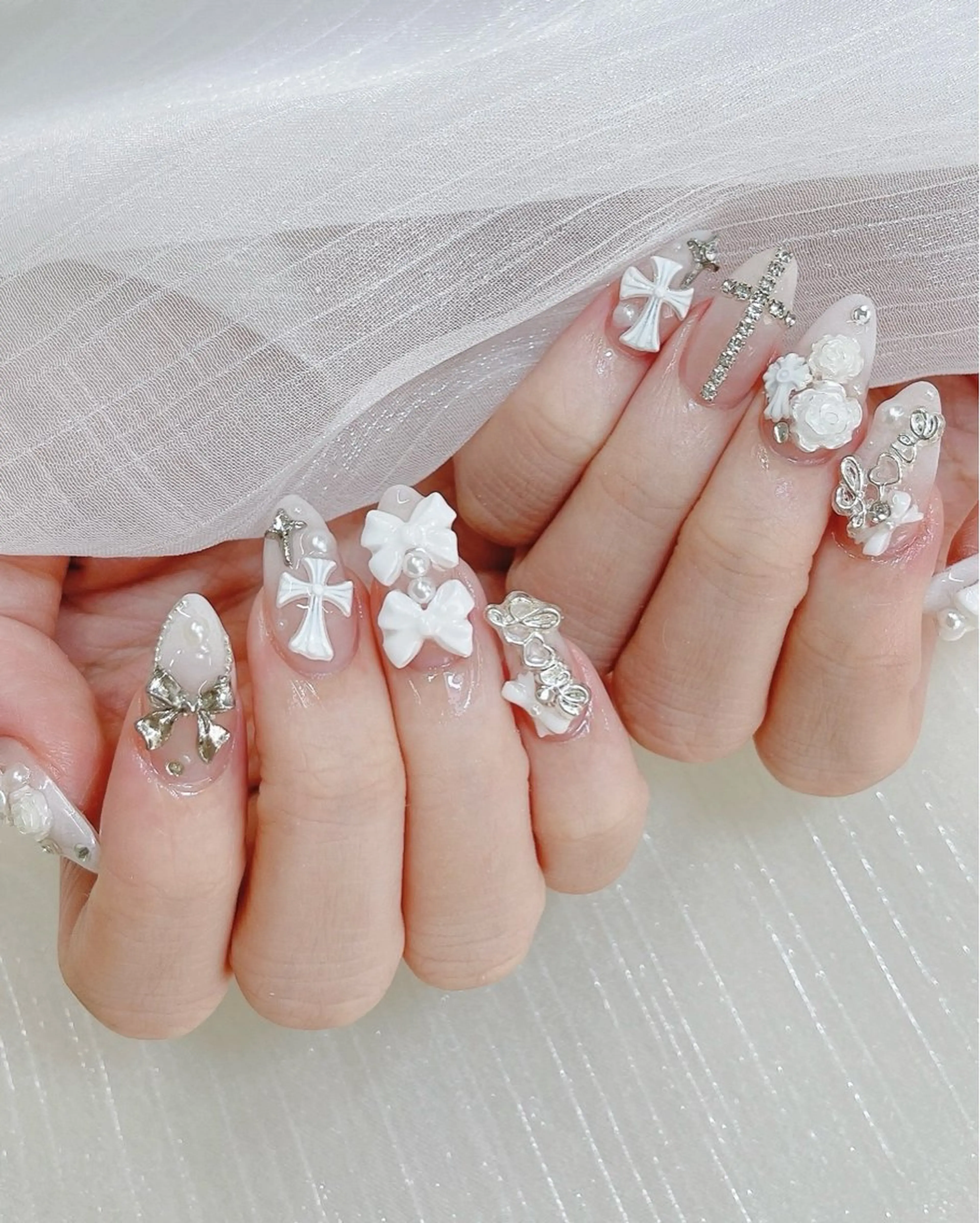 ネイル チークネイル フレンチネイル ハート キラキラネイル 韓国ネイル ハンドネイル Speraネイル 大宮店🎀のネイルデザイン