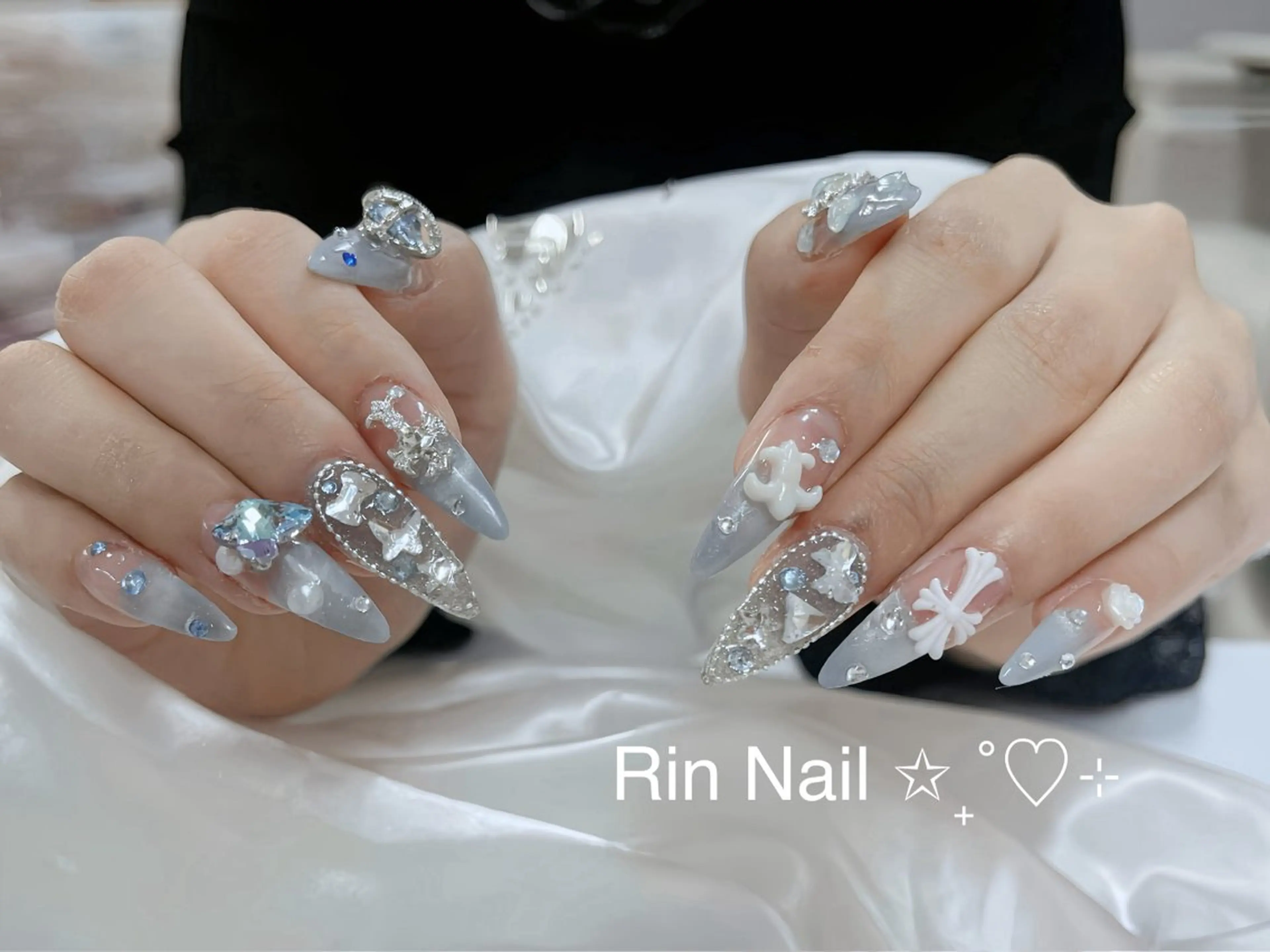 ネイル 成人式 ロングネイル ネイルチップ ハンドネイル Rin Nail 新大久保店のネイルデザイン