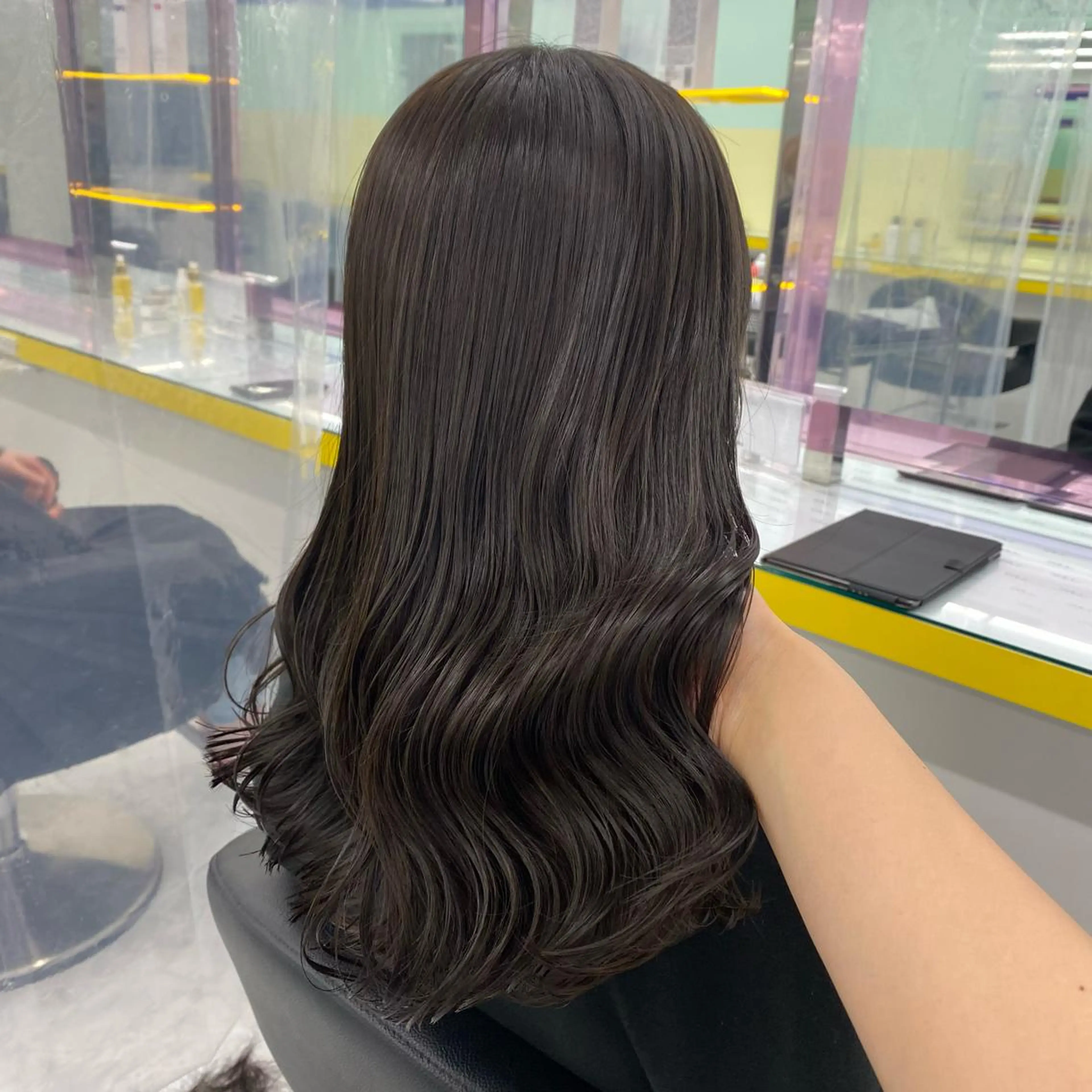 セミロング カラー ヘアアレンジ ヘアカラー トリートメント mai🍑暖色カラー /レイヤー💖のヘアスタイル