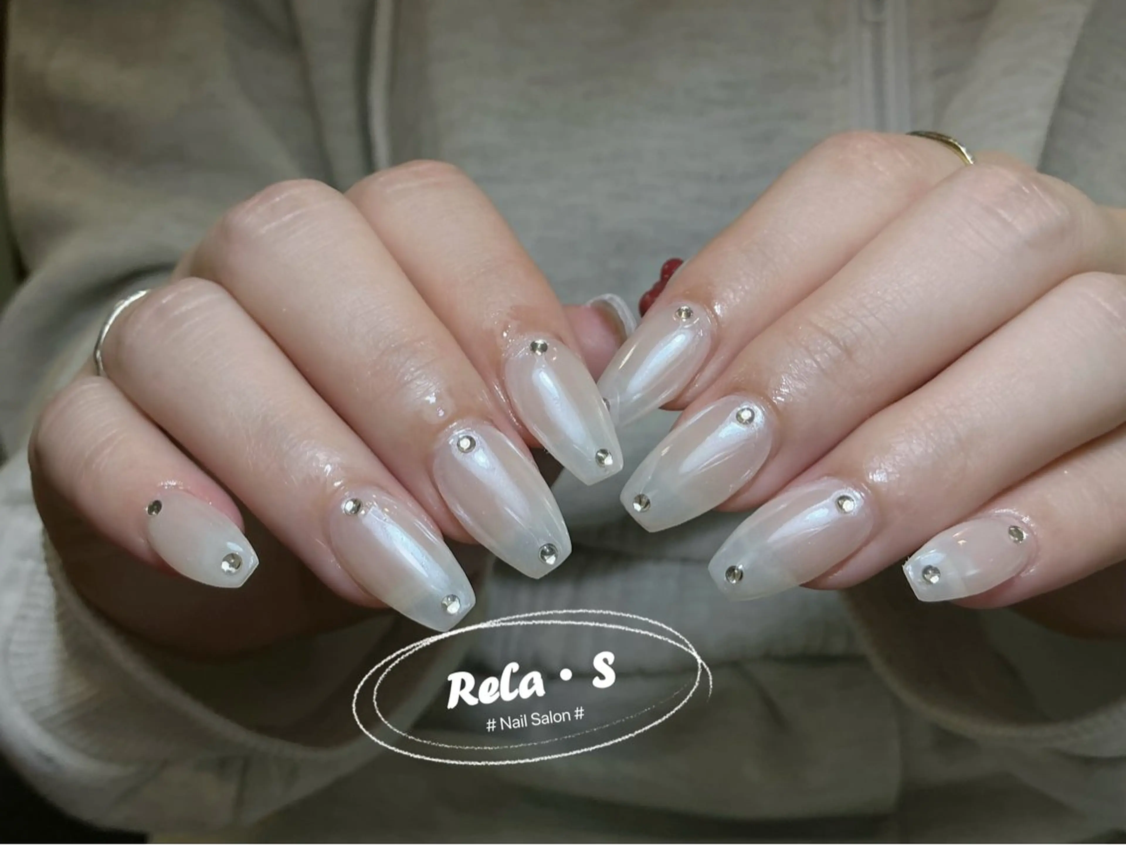 ネイル オーロラネイル 長さ出し フレンチネイル ジェルネイル ガラスフレンチ ハンドネイル Rela・S NAILのネイルデザイン