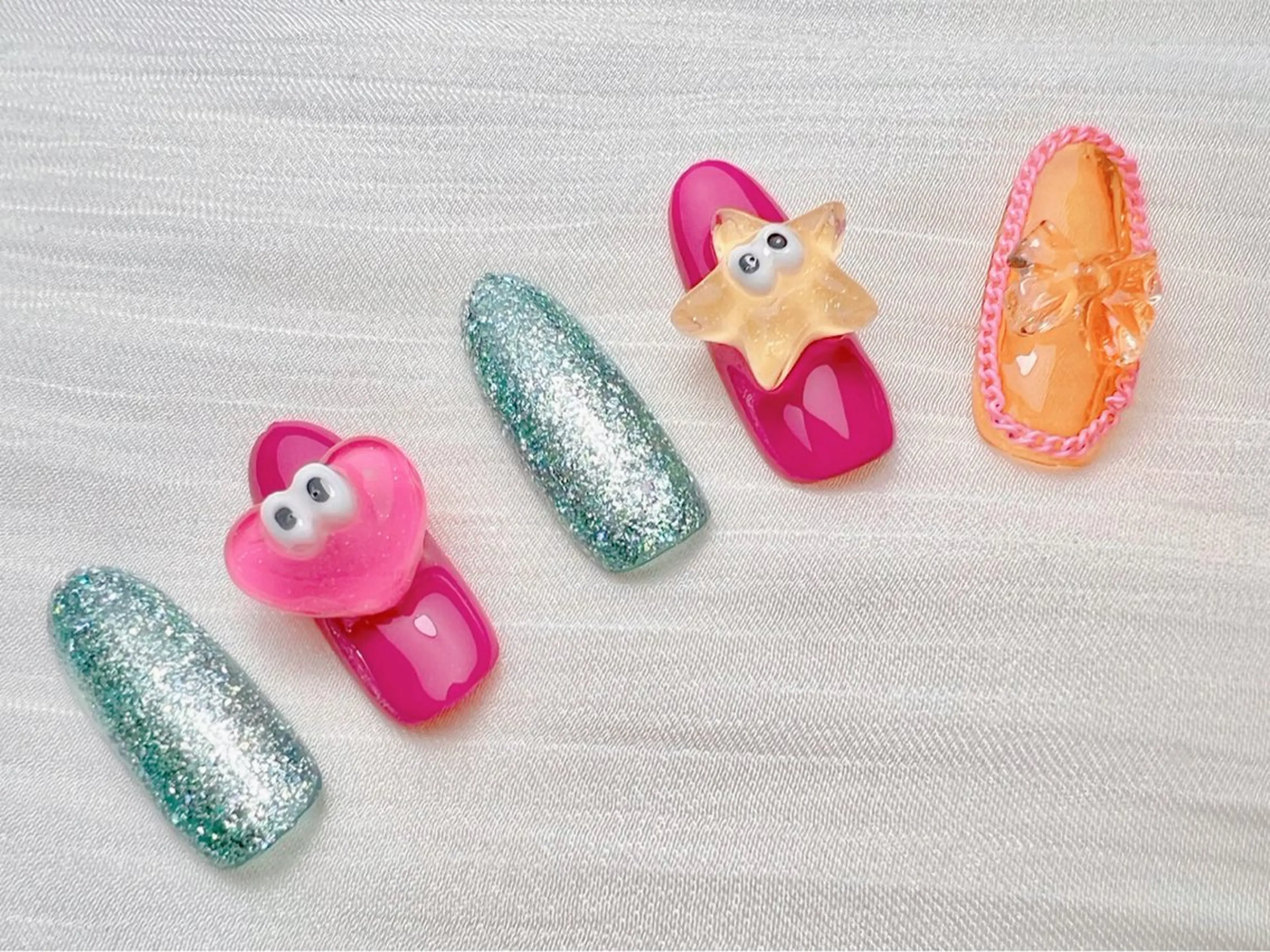 ネイル ハンドネイル マジック ミラーのネイルデザイン