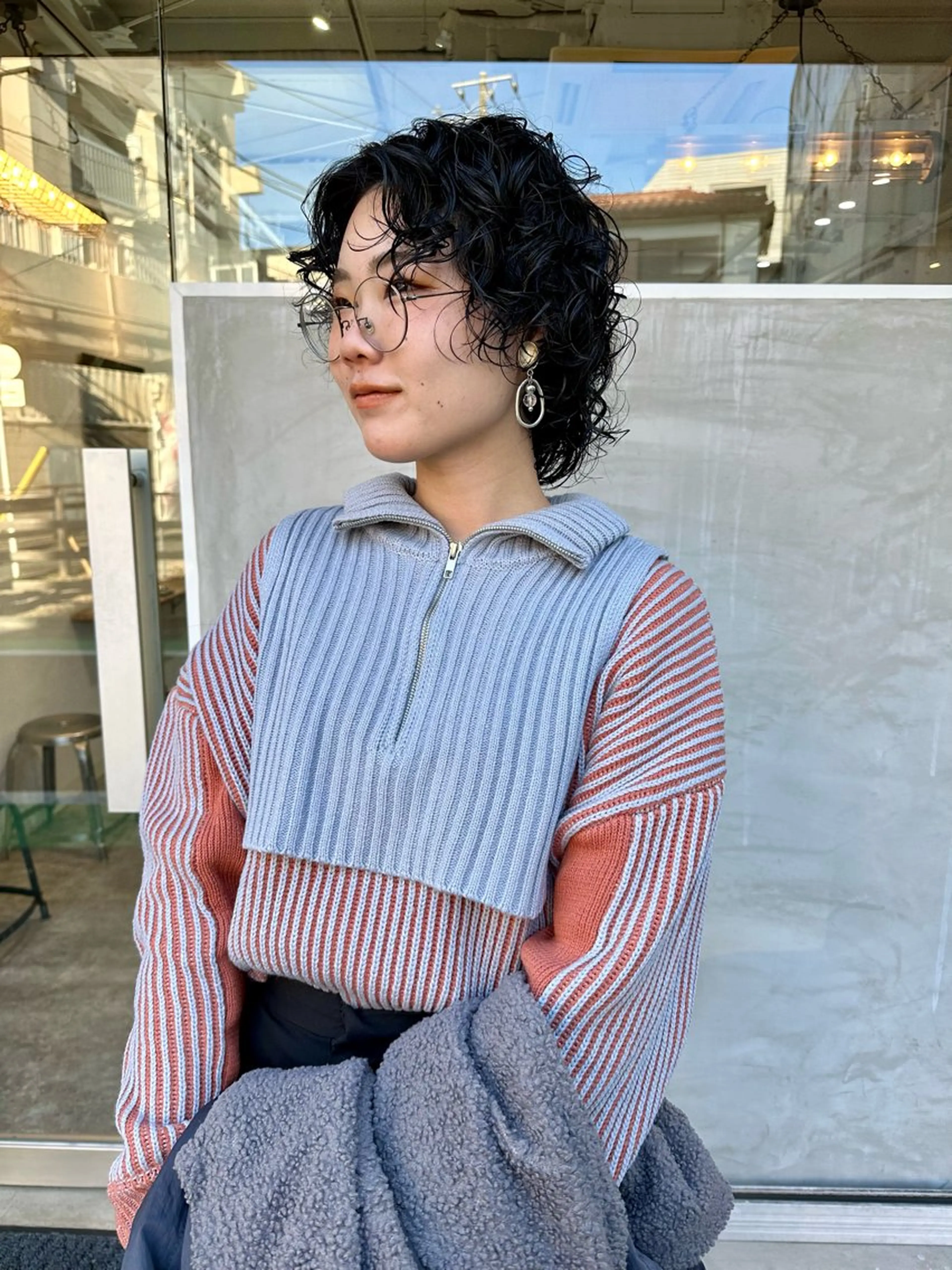 ショート カラー パーマ 黒髪 ブルーカラー ブルーブラック ウルフカット カット パーマ トリートメント パーマ/透明感カラー /ボブ/吉田一生のヘアスタイル