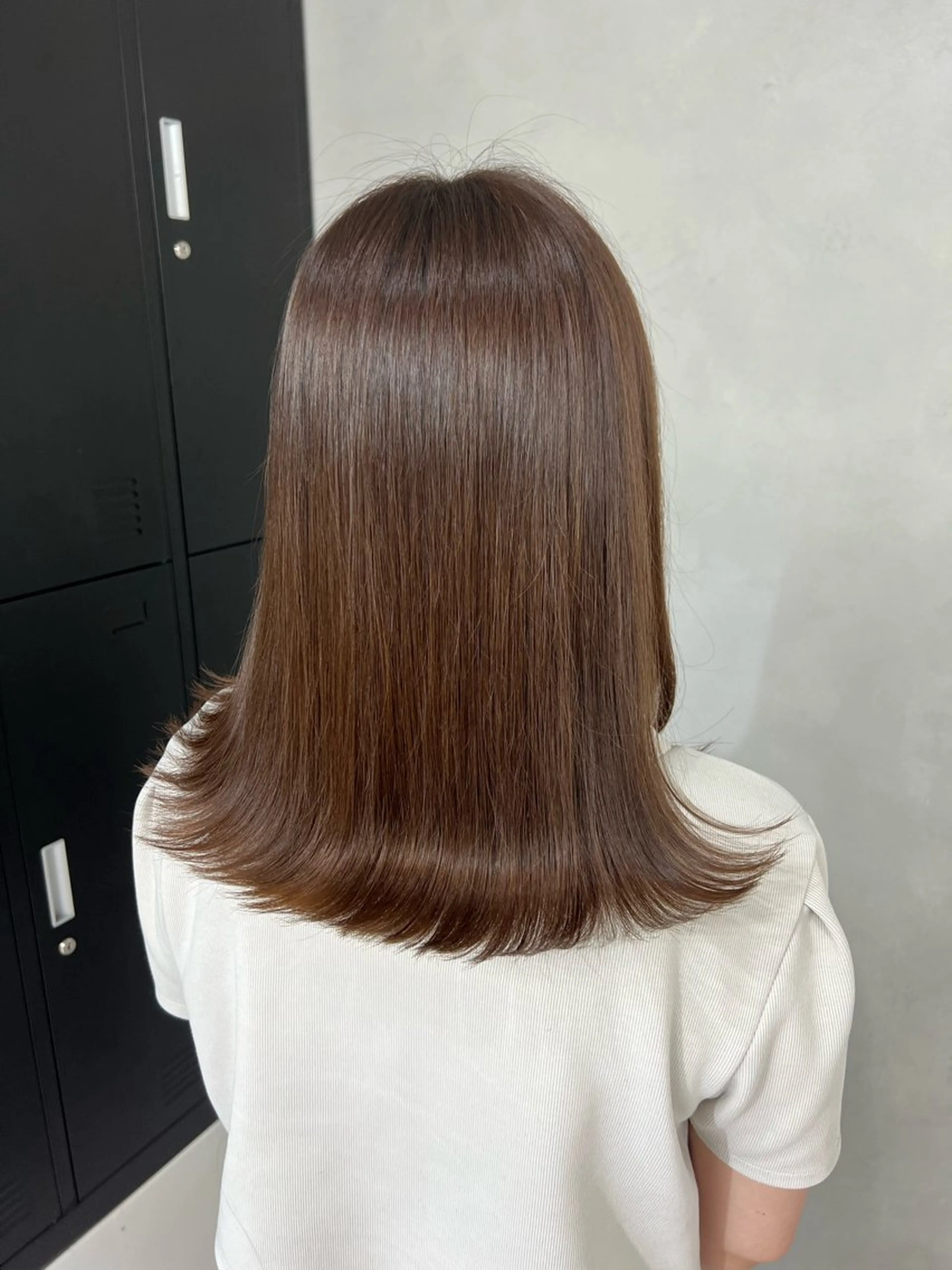 セミロング カラー ボブ 小森聖奈 韓国風レイヤーカットのヘアスタイル