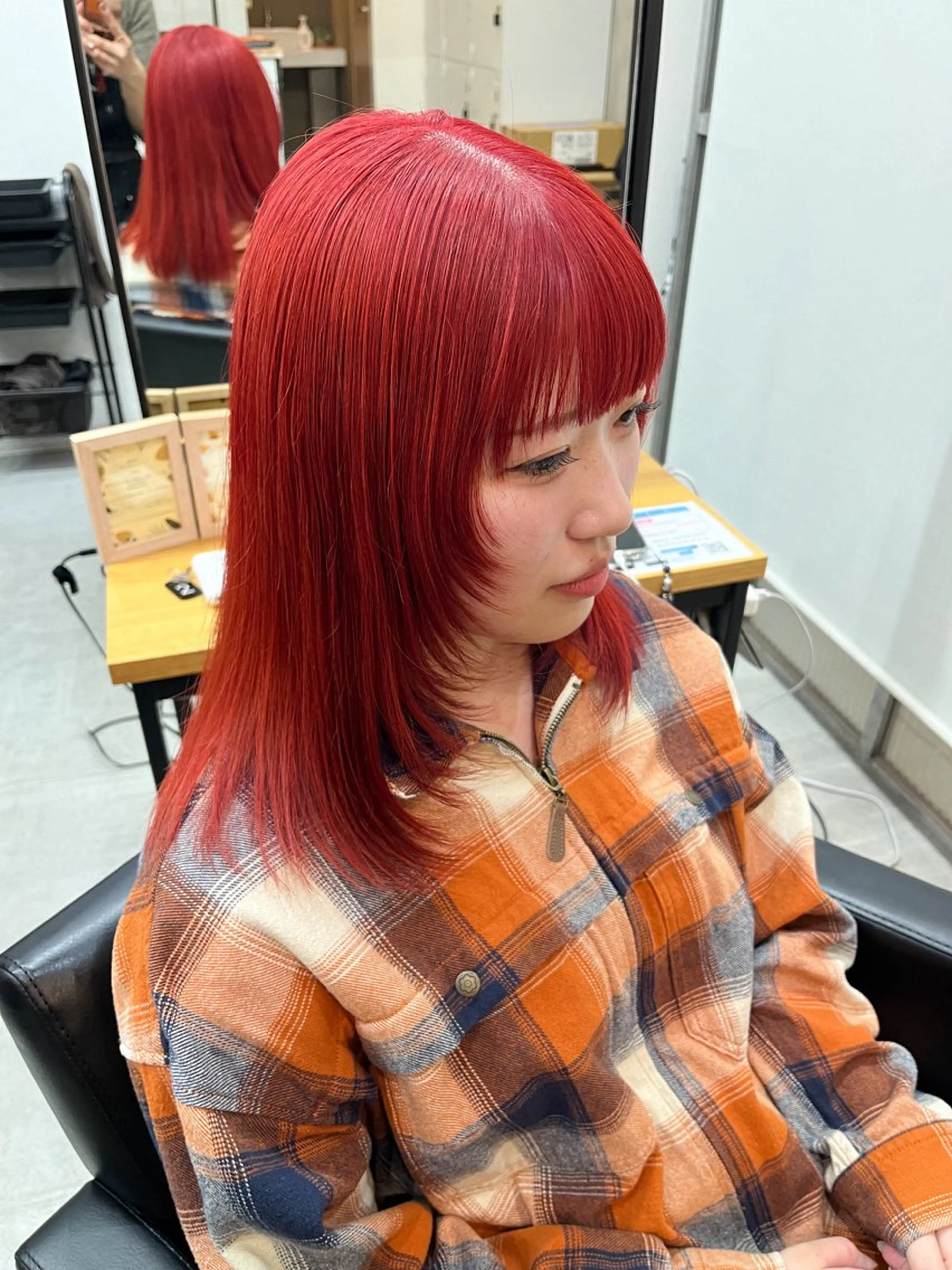 セミロング カラー ブリーチ ケアブリーチ レッドカラー レイヤーカット カット ヘアカラー トリートメント 🫧透明感カラー🫧 OIKAWAのヘアスタイル