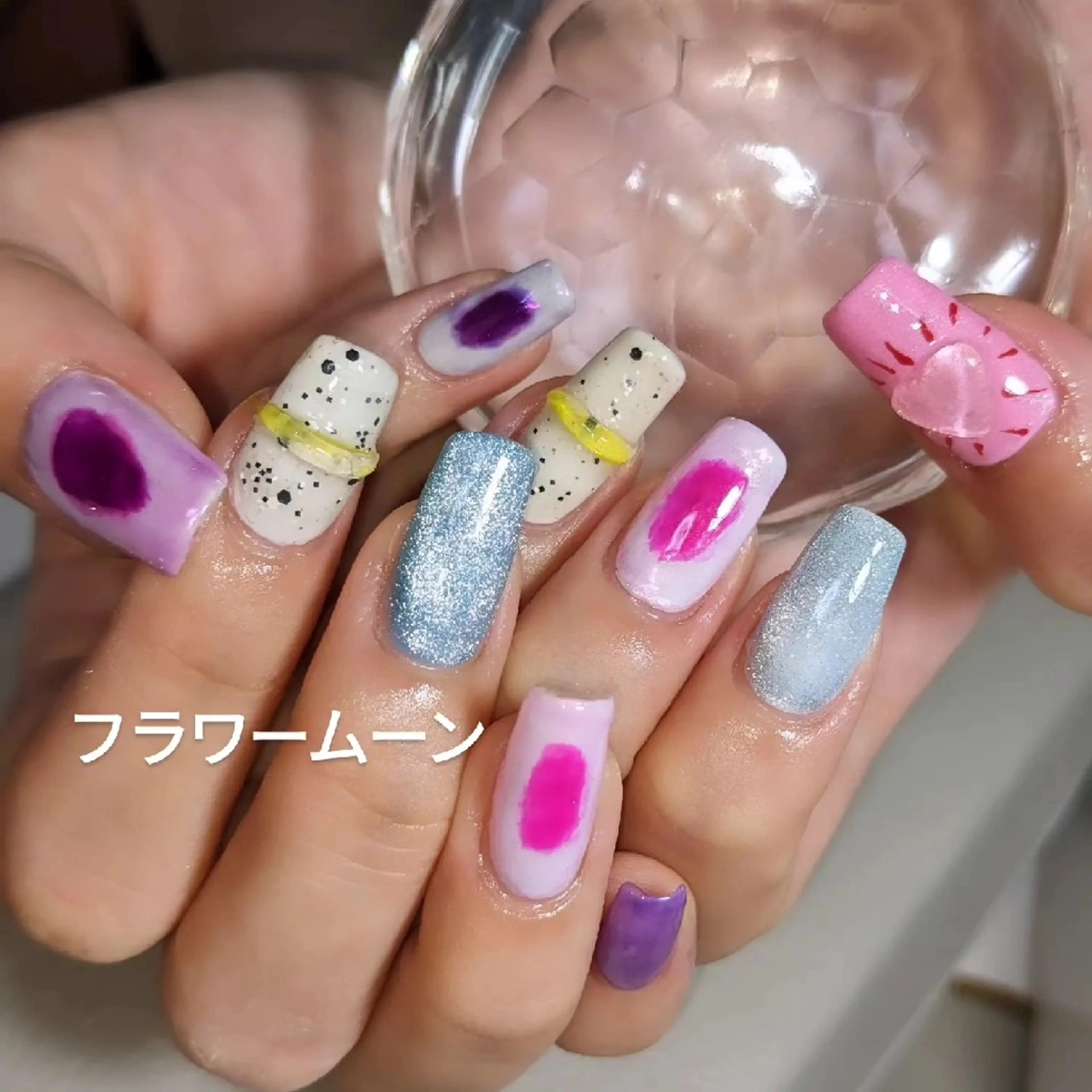 ネイル チークネイル マグネットネイル フラワー ムーンのネイルデザイン