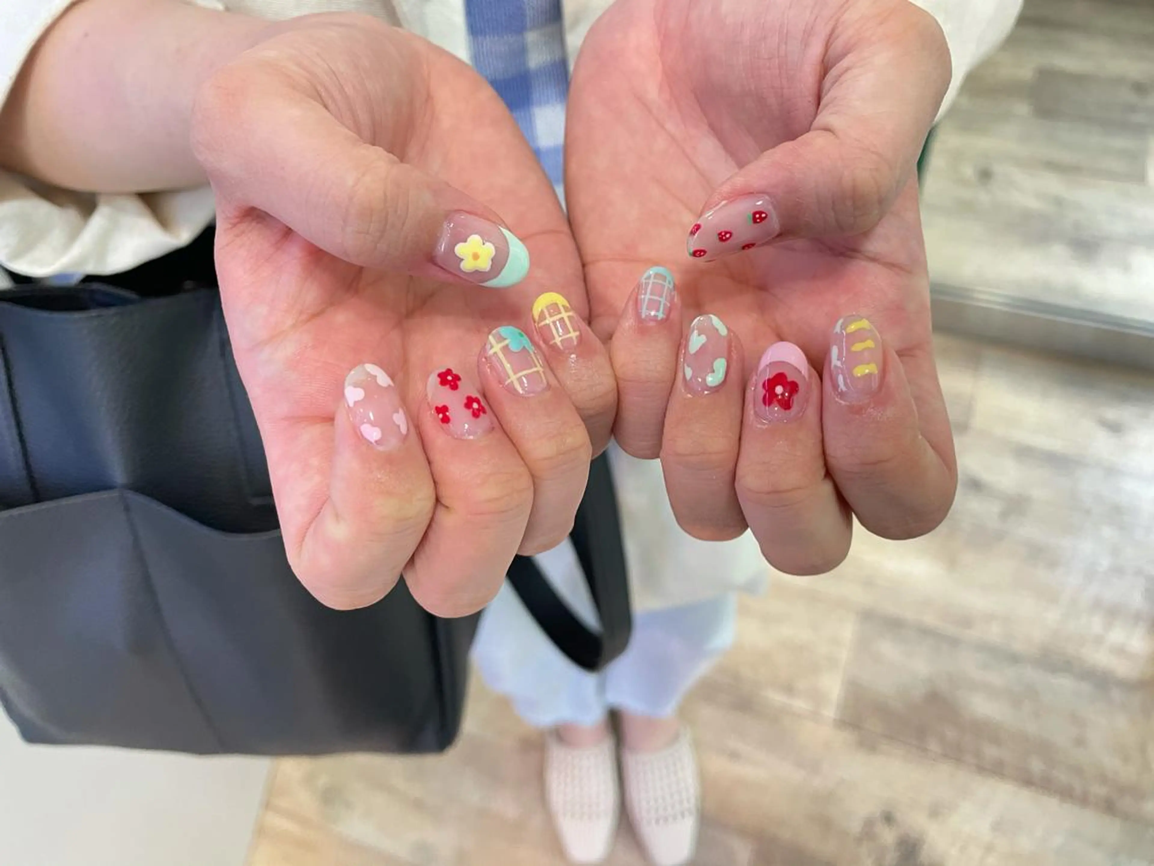 ネイル ハンドネイル ハンドケア はばすみれ🎀ﾈｲﾙ 光ﾌｪｲｼｬﾙ ﾍｱのネイルデザイン