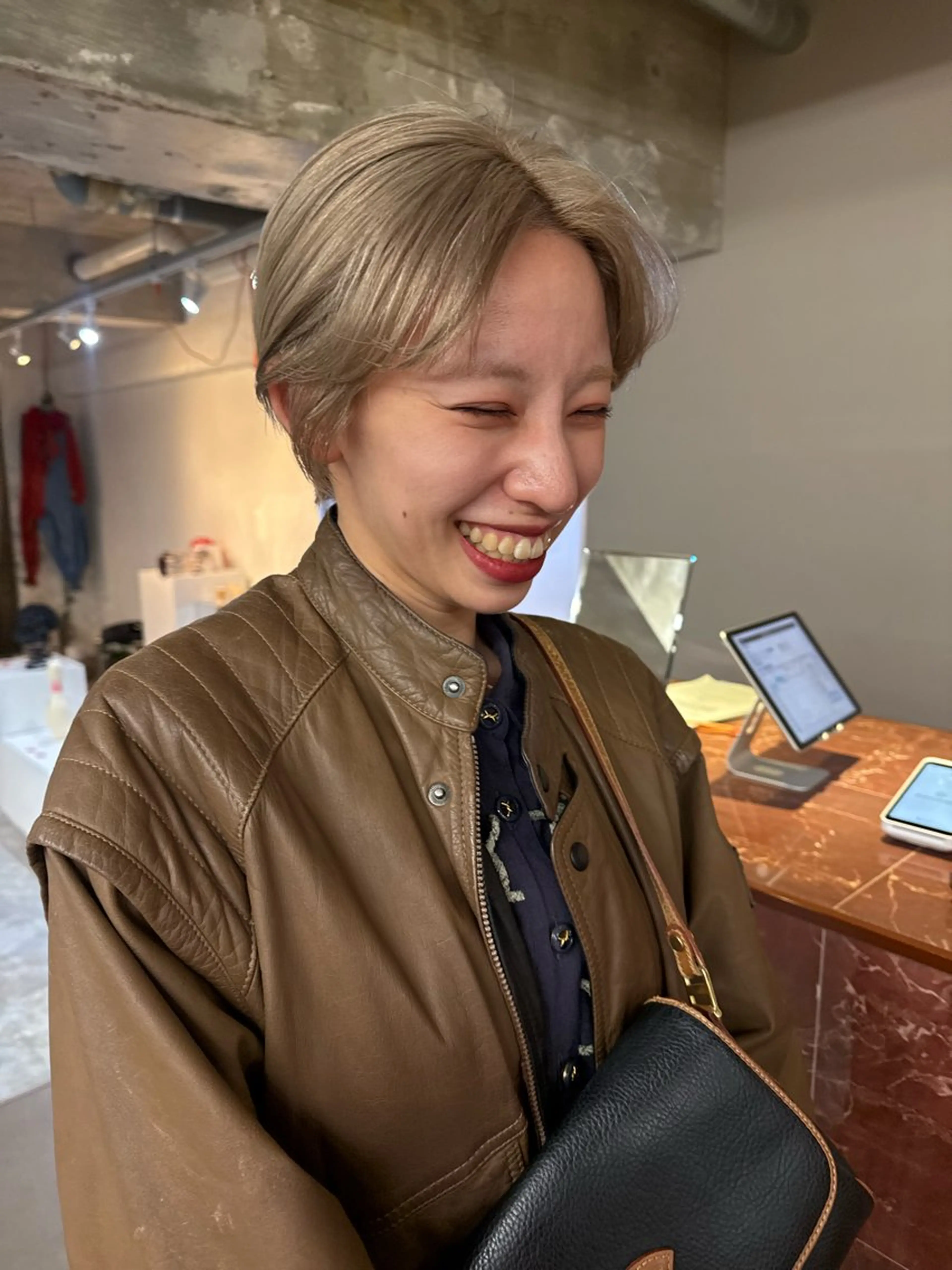 センター分けショートカット✂️カットモデルの写真