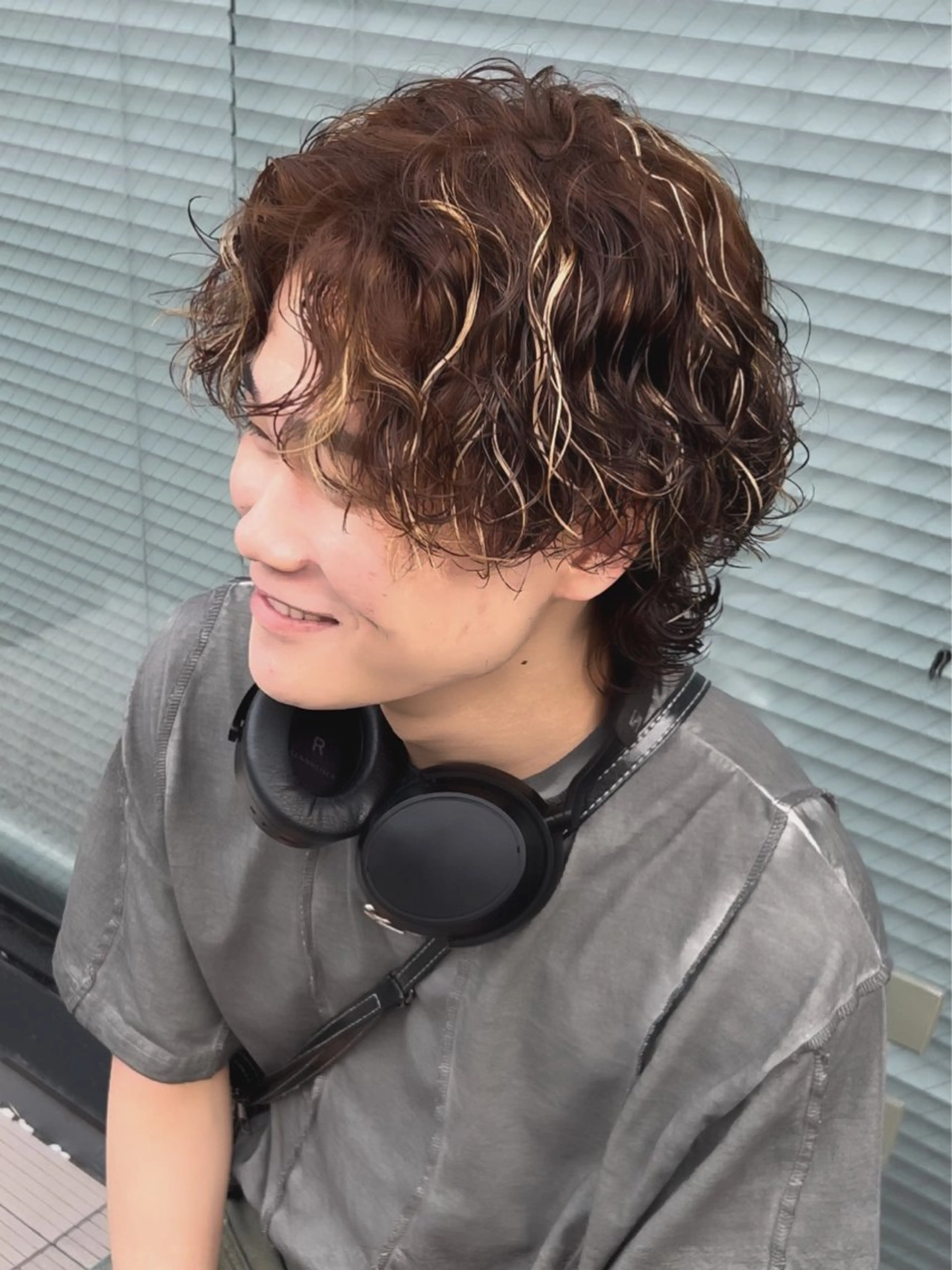 ショート カラー パーマ メンズ カット ヘアカラー パーマ ヘアセット 曲がる縮毛矯正 LIBER 　岩名のヘアスタイル