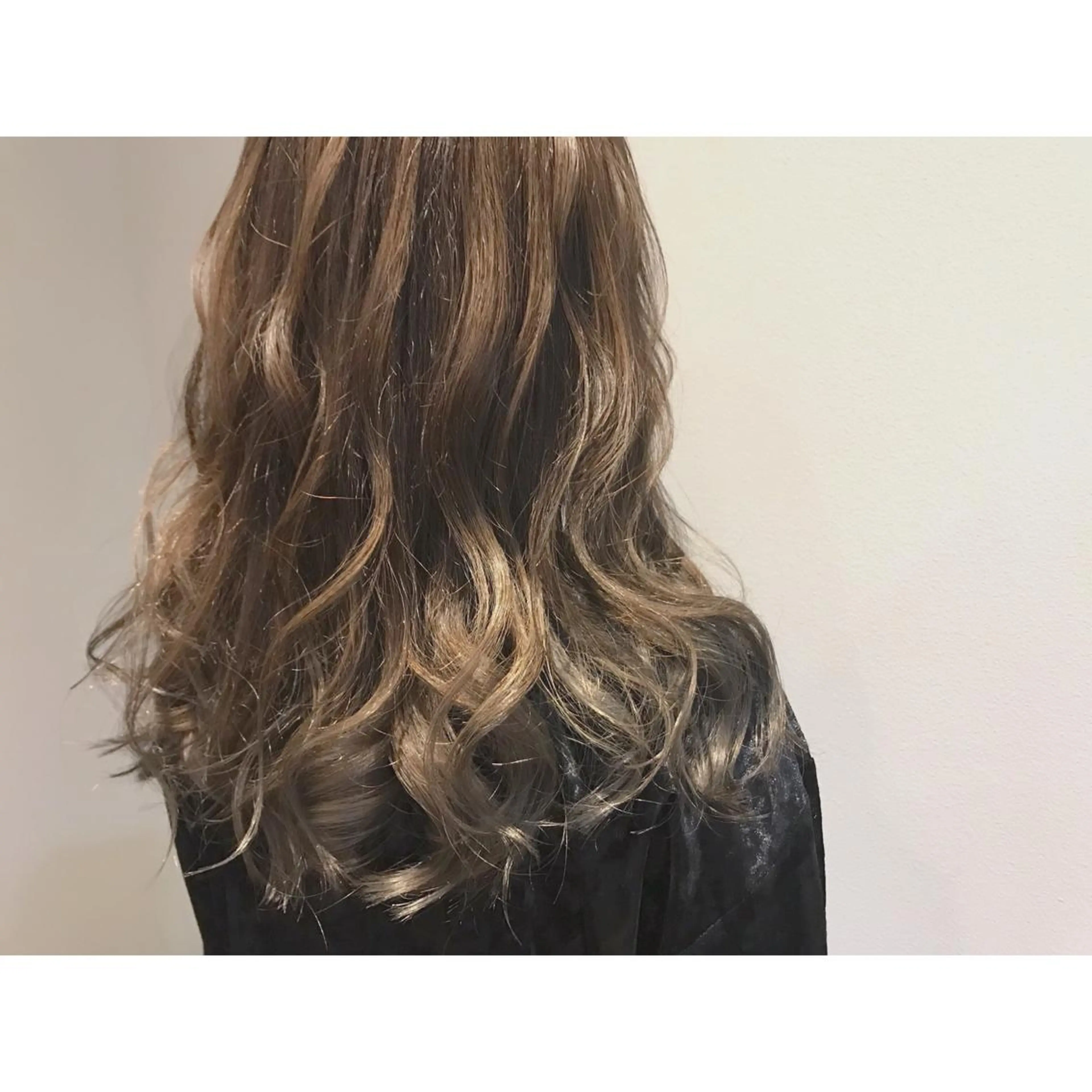 ロング カラー アッシュ アッシュグレー グレージュ ハイライトカラー ハイライト なかにし まゆみのヘアスタイル