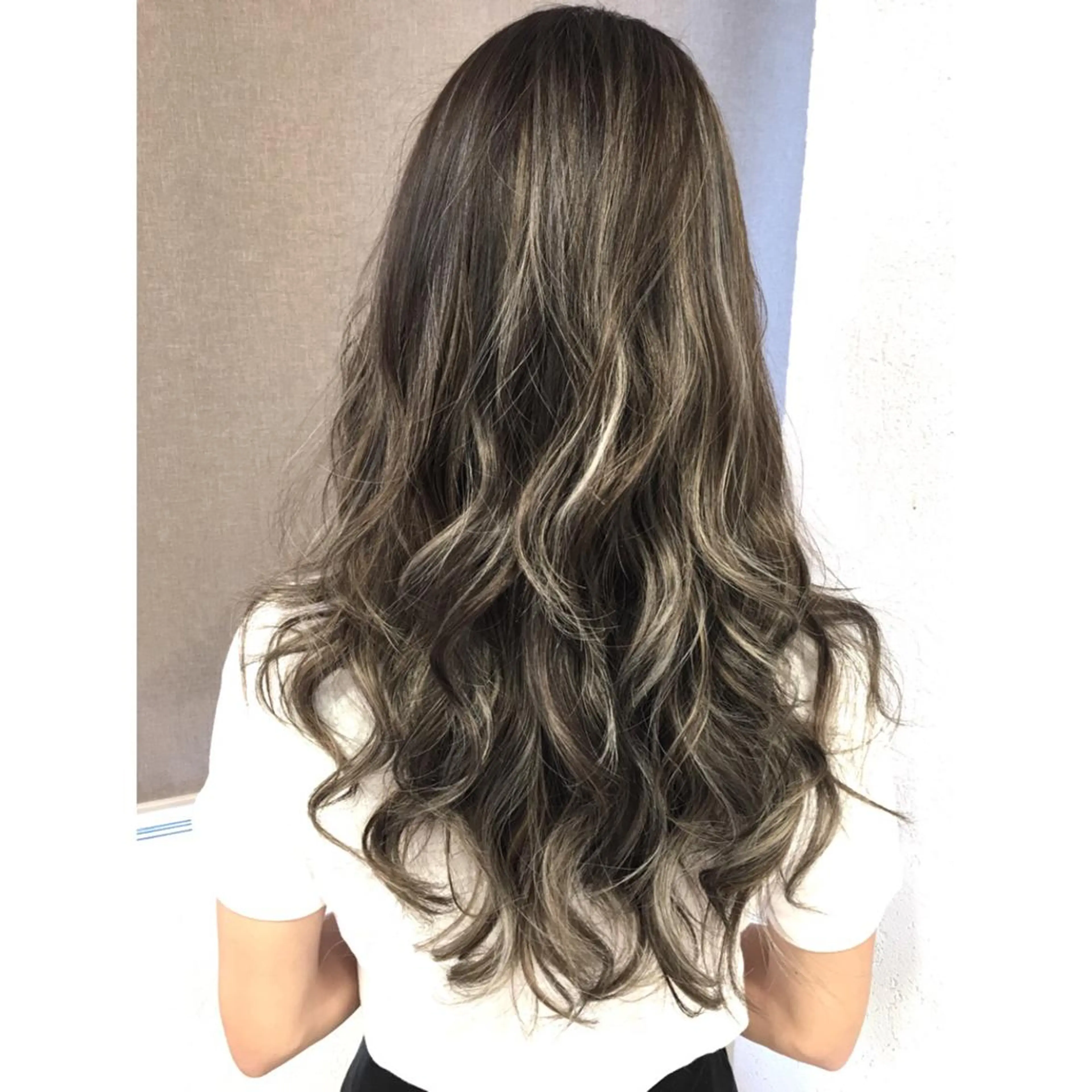 ロング カラー ハイライトカラー 3Dハイライト ハイライト ヘアカラー トリートメント 井上 一平のヘアスタイル